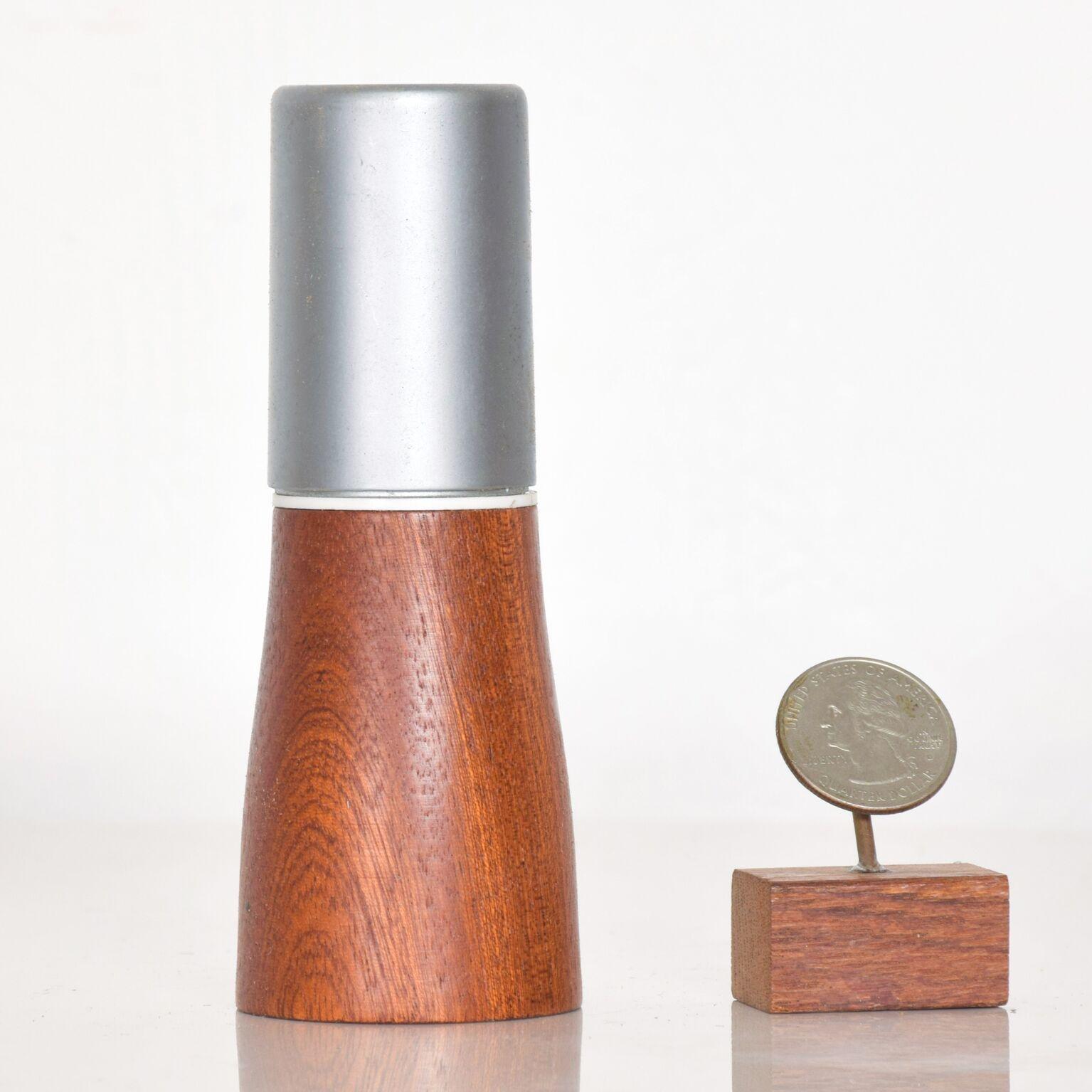 For your consideration: Modern design teak wood peppermill grinder with aluminum top

Dimensions: 4 3/4