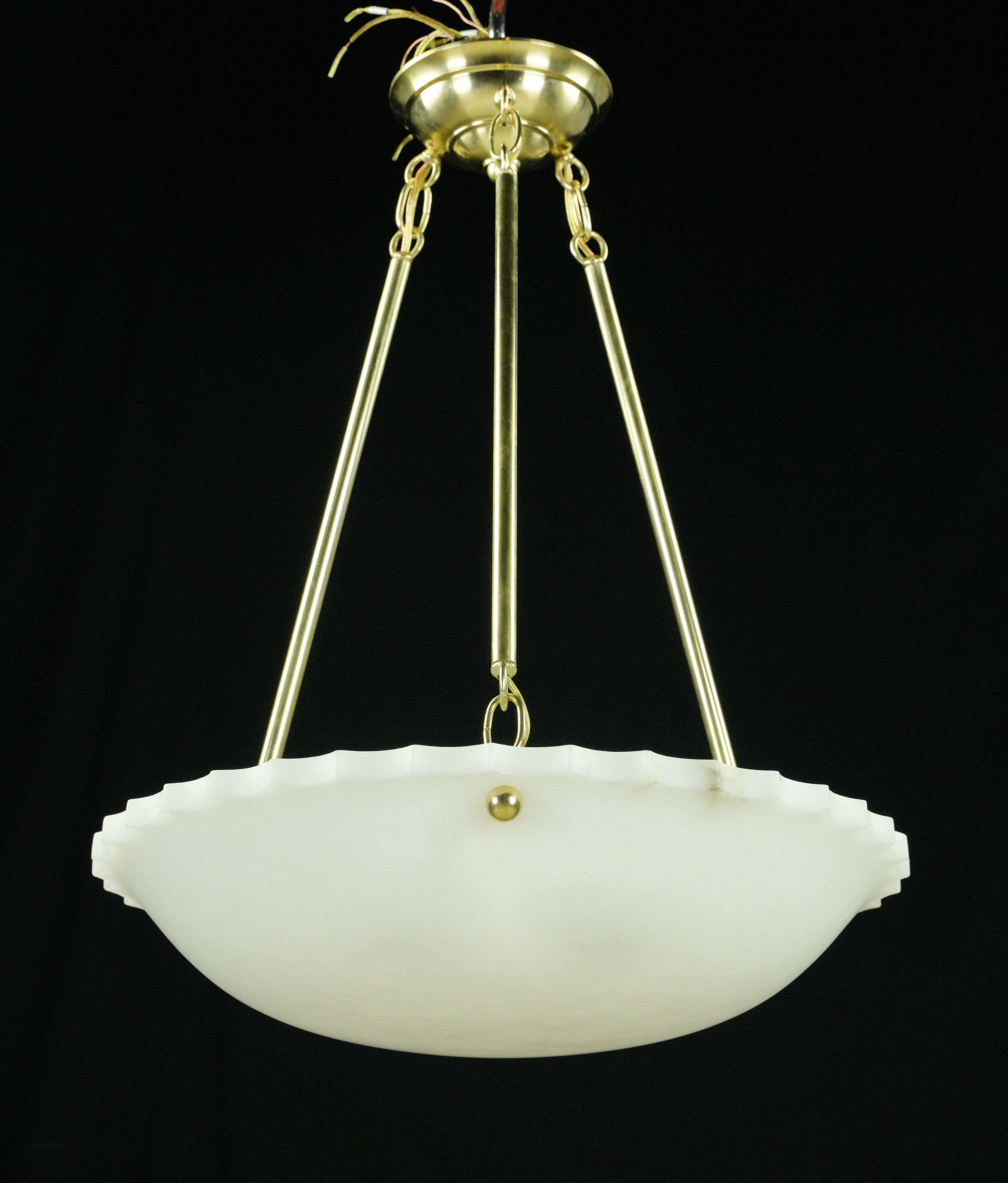 Modern Design White Alabaster Dish Pendant Light In Good Condition For Sale In New York, NY