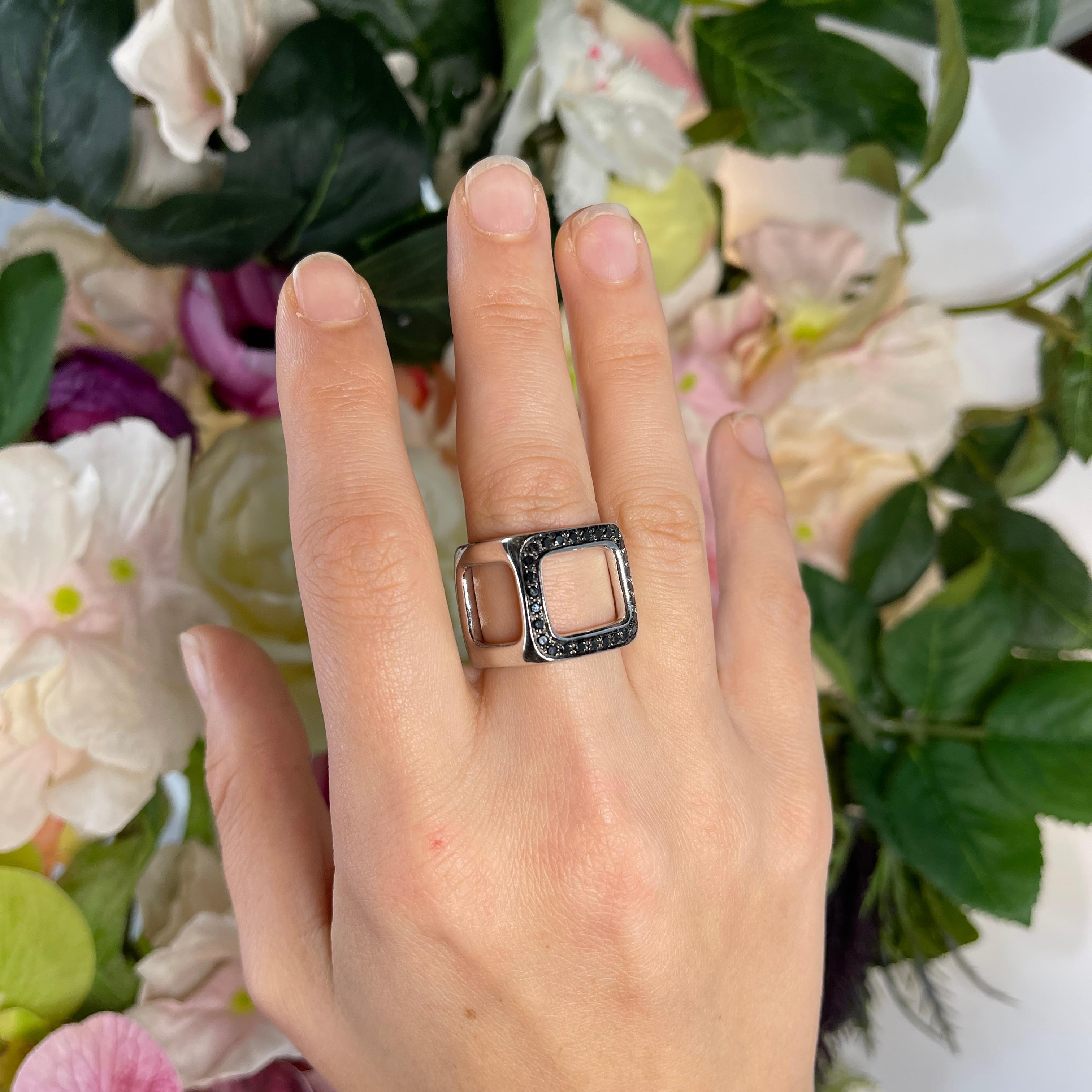 Modern Design White Gold Dice Cube Ring with Pavé White and Black Diamonds For Sale 1