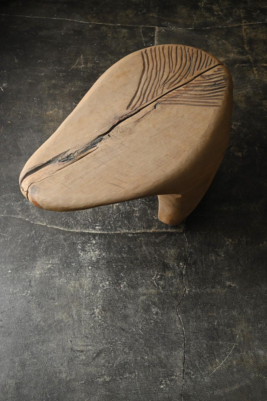 A very modern and sophisticated side table has arrived. While the country of origin is unknown, it is believed to have been made in the late 20th to early 21st century. The wood used is likely cedar, with fine grain patterns and a significant
