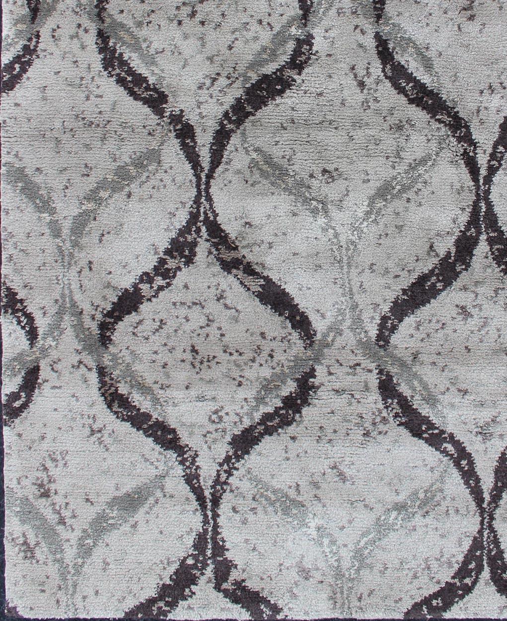  Keivan Woven Arts Moderner nepalesischer Teppich aus Wolle und Seide. Keivan Woven Arts Nepalesischer moderner Teppich in Grautönen, Silber und Onyx Keivan Woven Arts / Teppich 19-0836, Herkunftsland / Typ: Nepal / modern

Maße: 4'1 x 6'.

Dieser