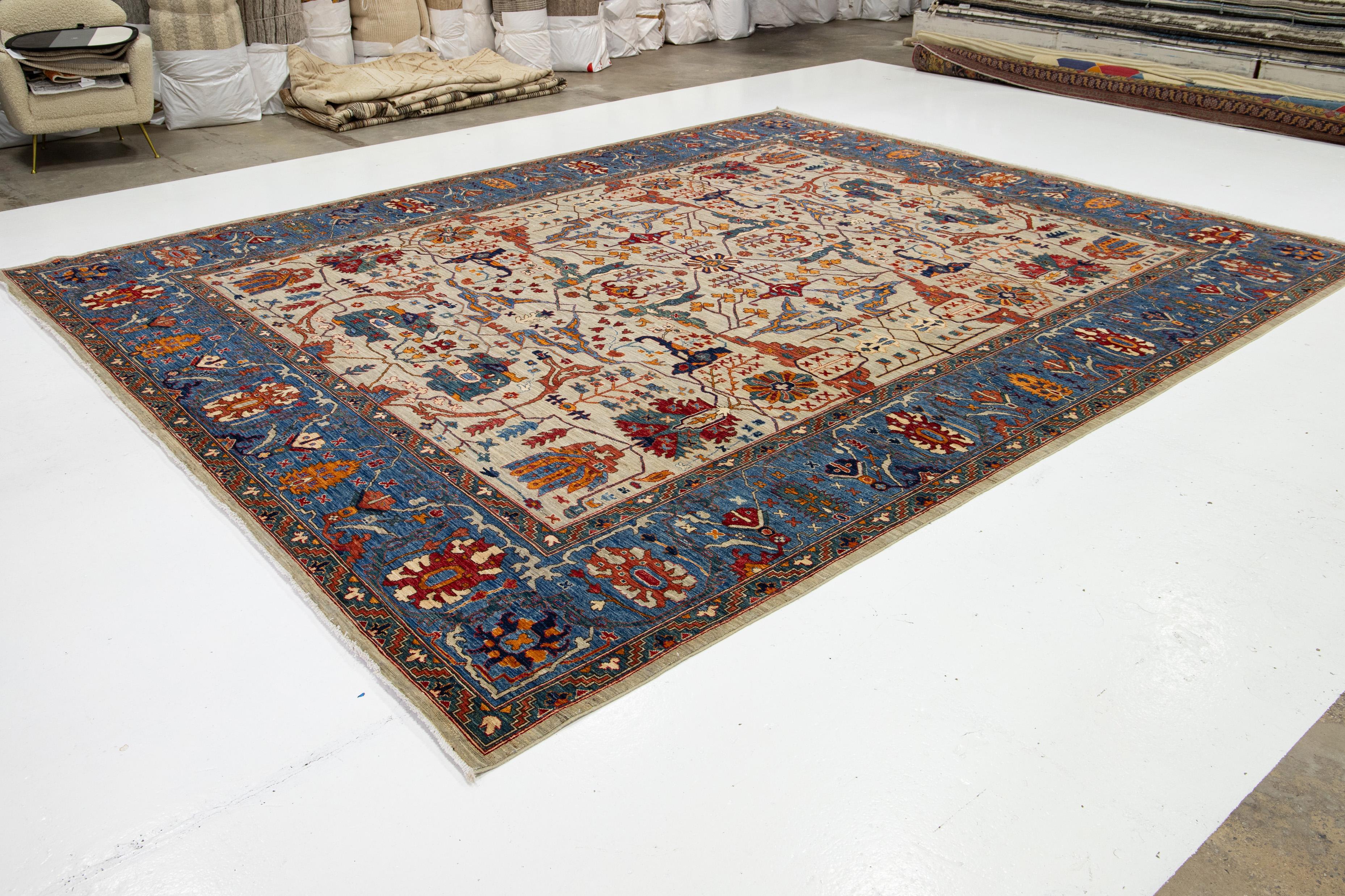Alfombra de lana de diseño moderno estilo serapi en beige y azul Islámico en venta