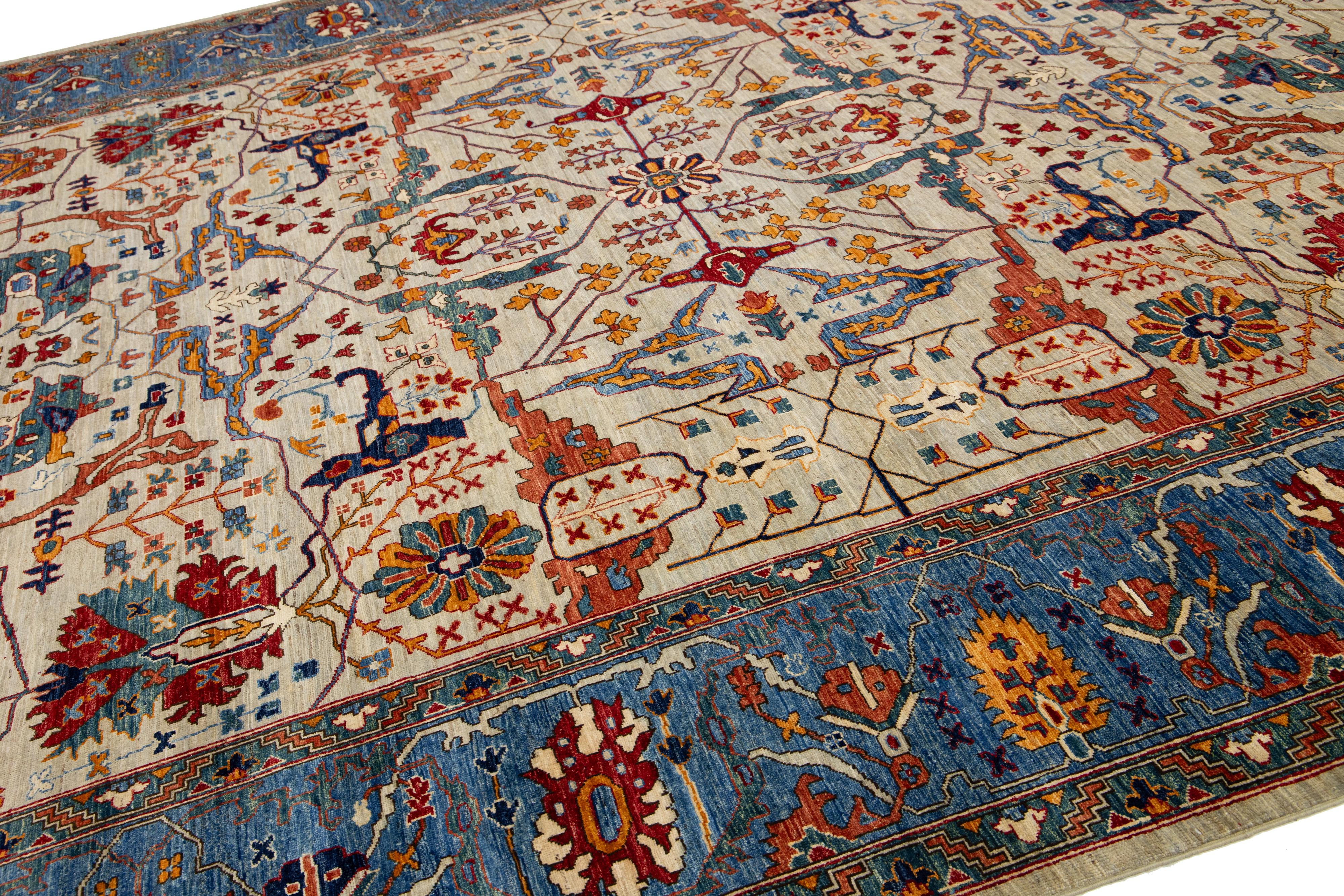 Alfombra de lana de diseño moderno estilo serapi en beige y azul Anudado a mano en venta