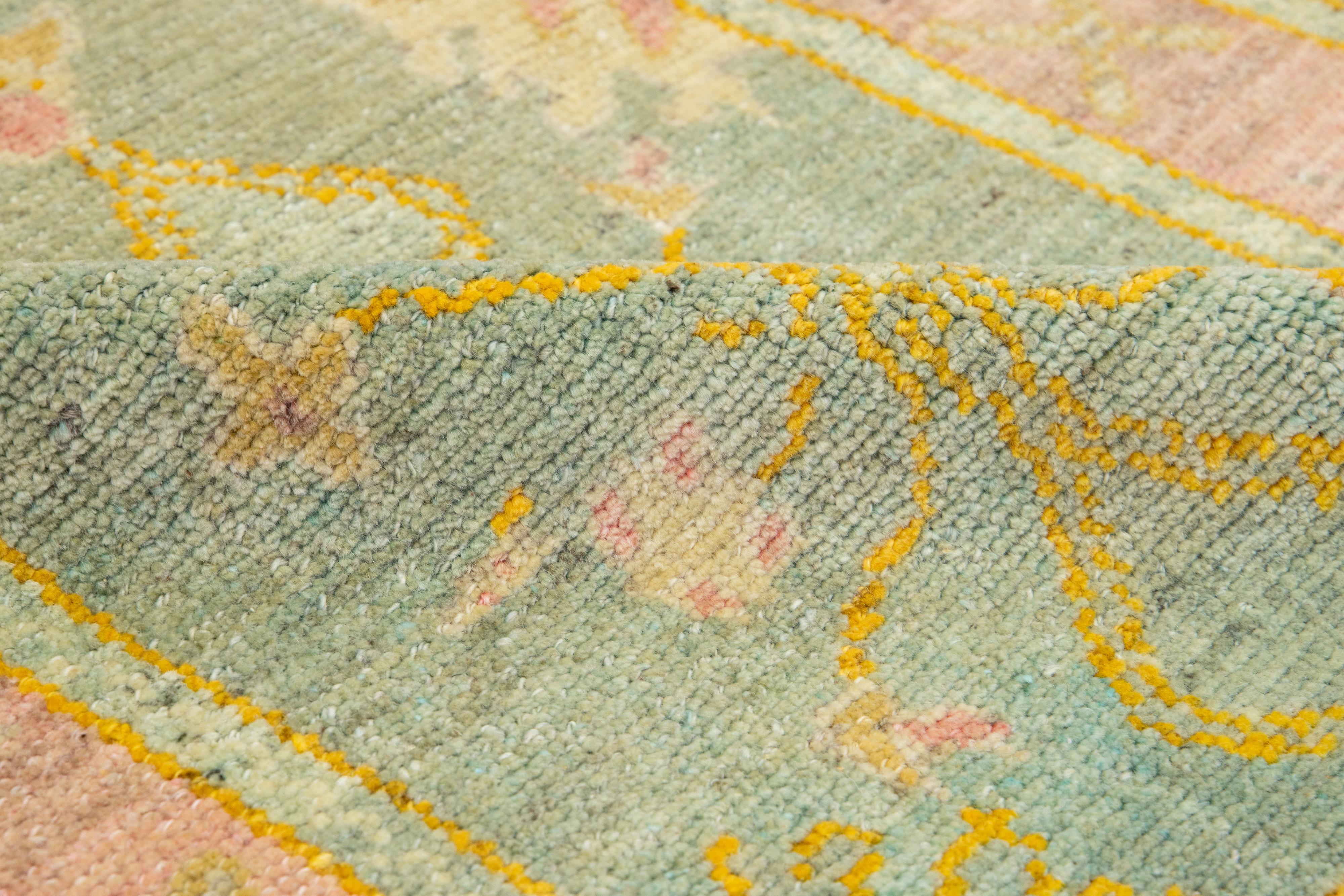 Runner in lana turca Oushak fatto a mano dal design moderno in verde in vendita 3