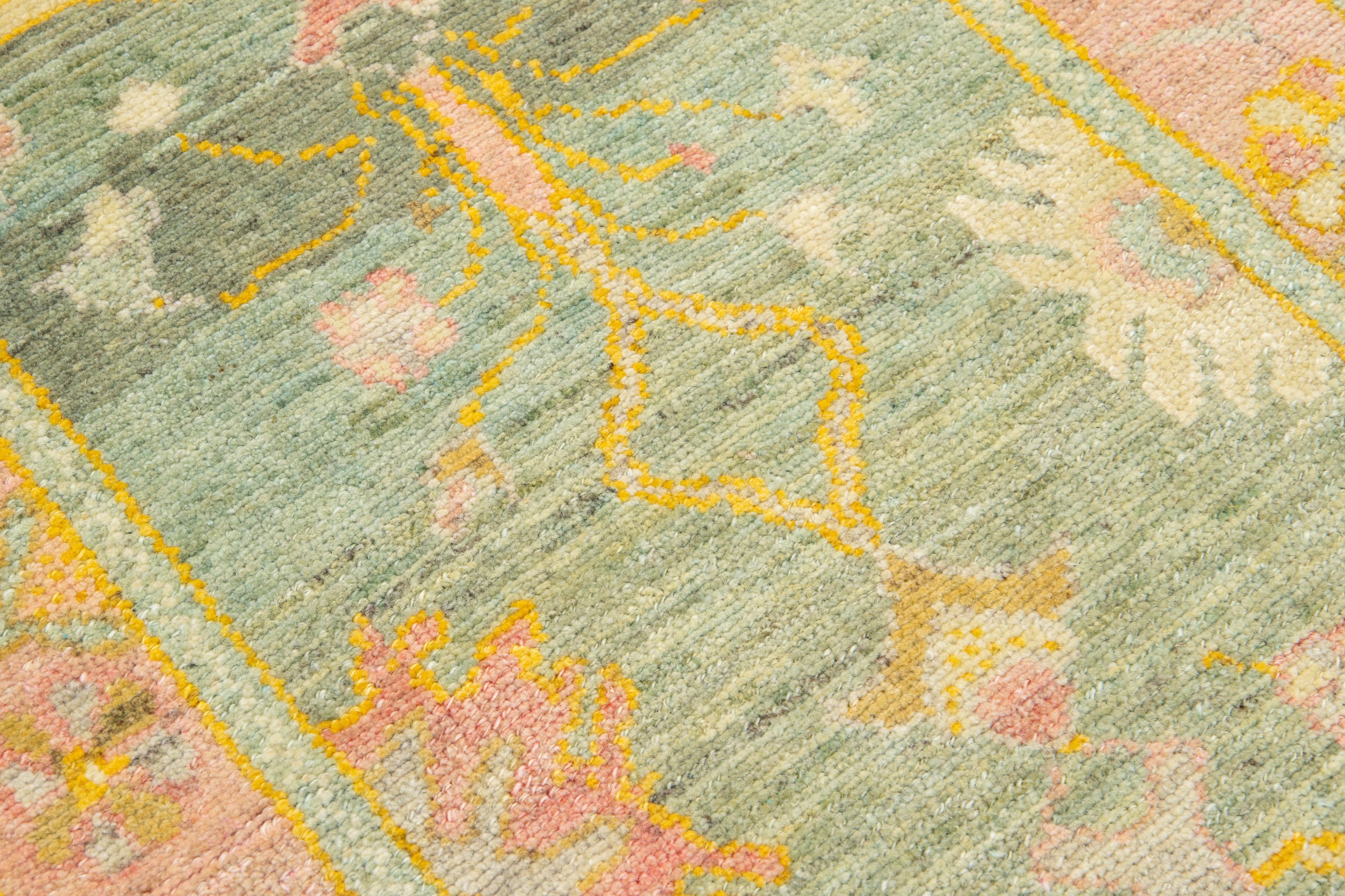 Runner in lana turca Oushak fatto a mano dal design moderno in verde in vendita 2