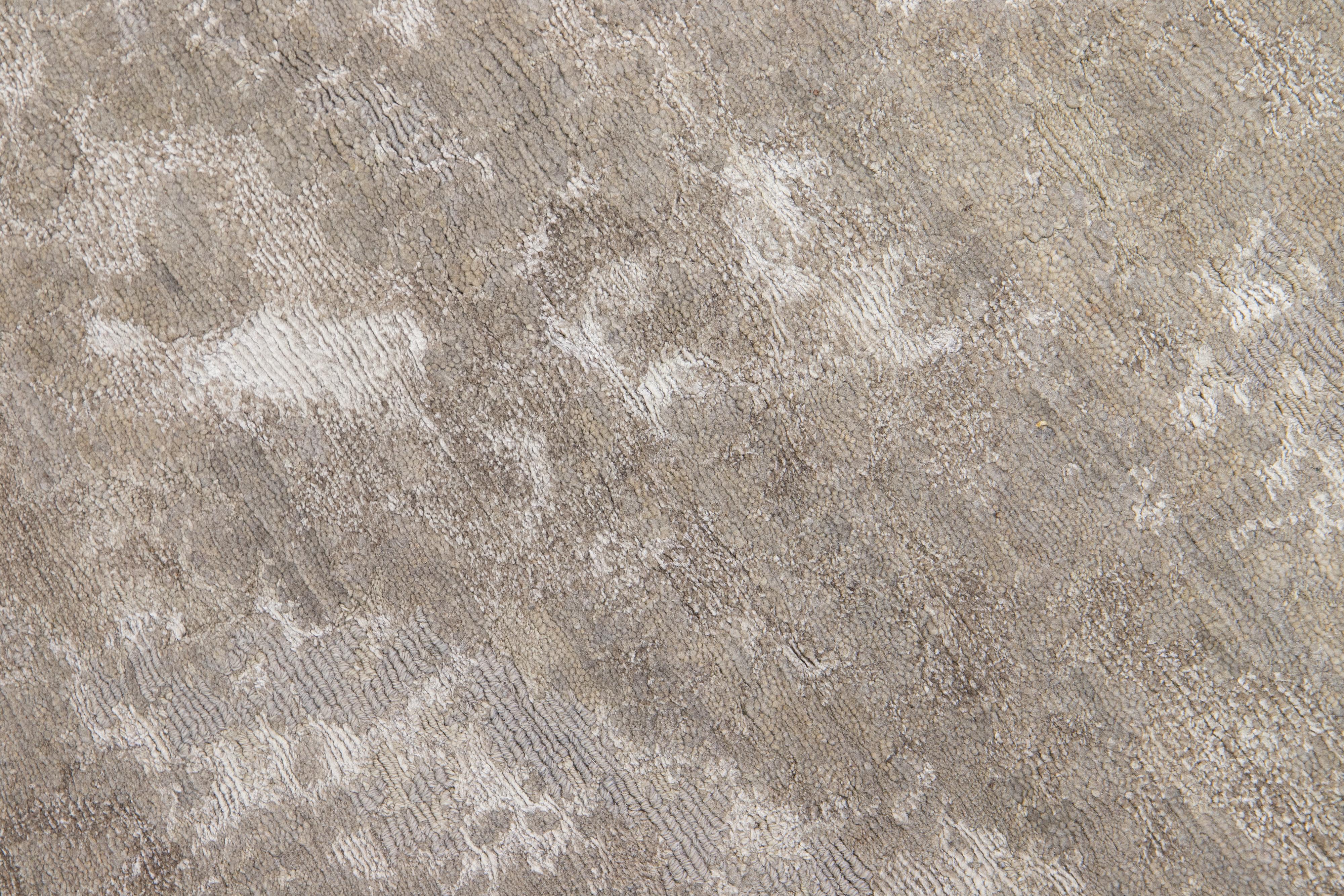 Moderner Design-Teppich aus Wolle und Bambusseide in Grau und Beige in Grau und Beige (Nepalesisch) im Angebot