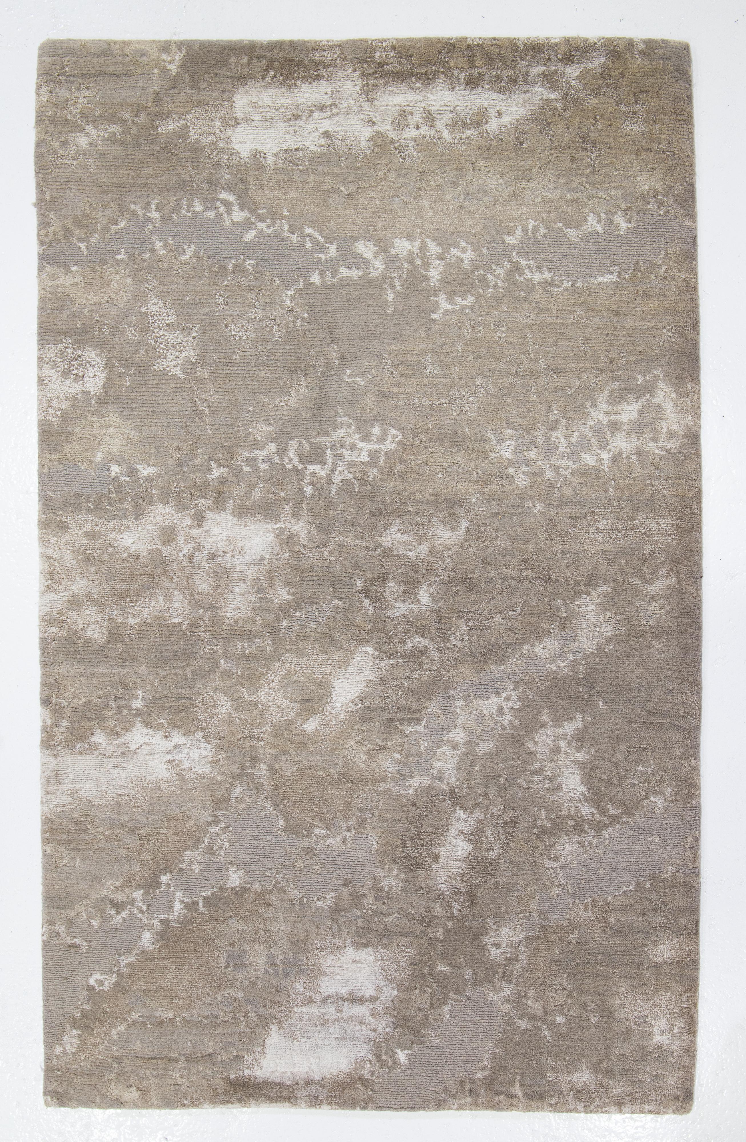 Moderner Design-Teppich aus Wolle und Bambusseide in Grau und Beige in Grau und Beige (Handgeknüpft) im Angebot