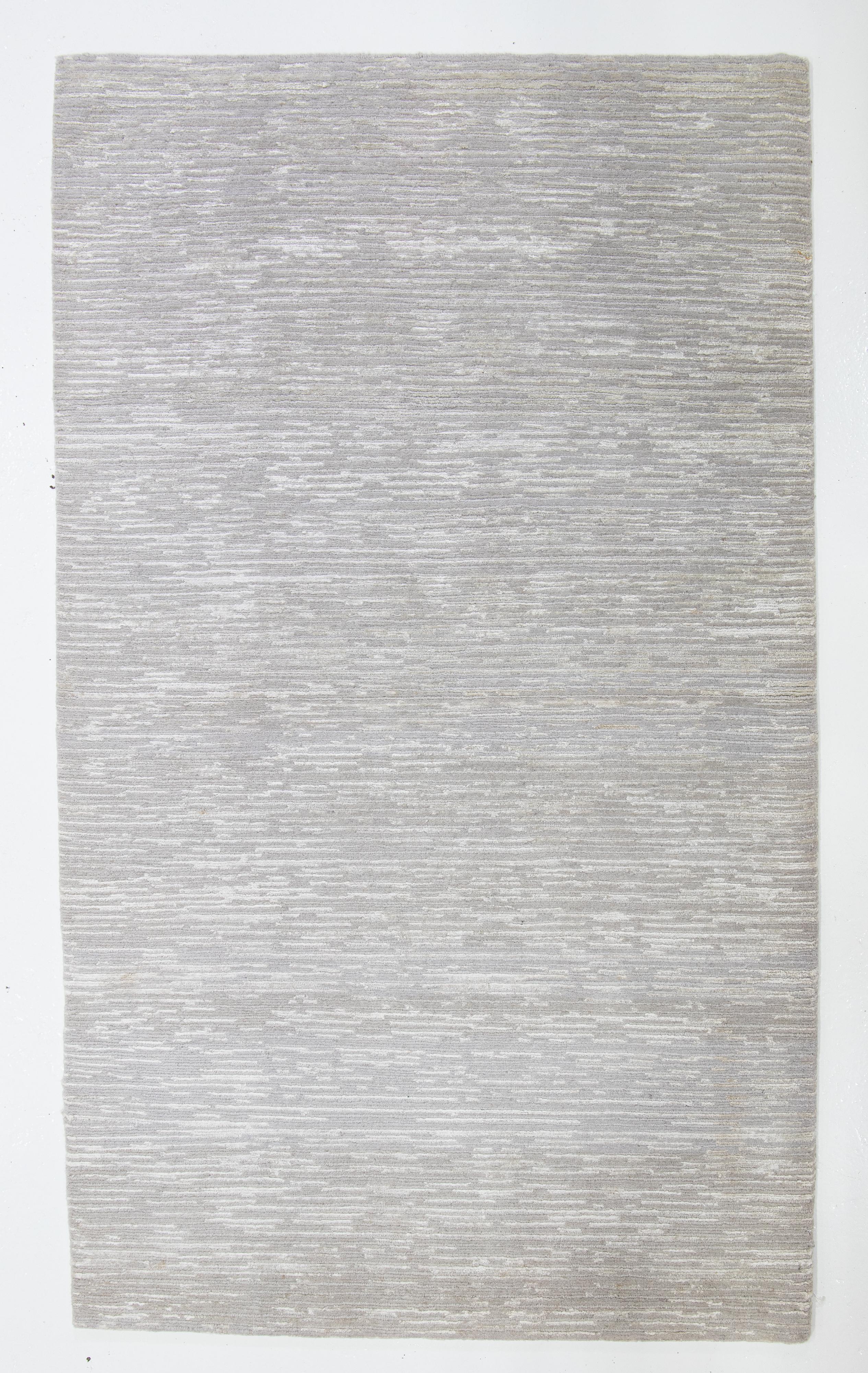 Annodato a mano Tappeto in lana e seta di bambù dal design moderno in colore grigio argento proveniente dal Nepal in vendita
