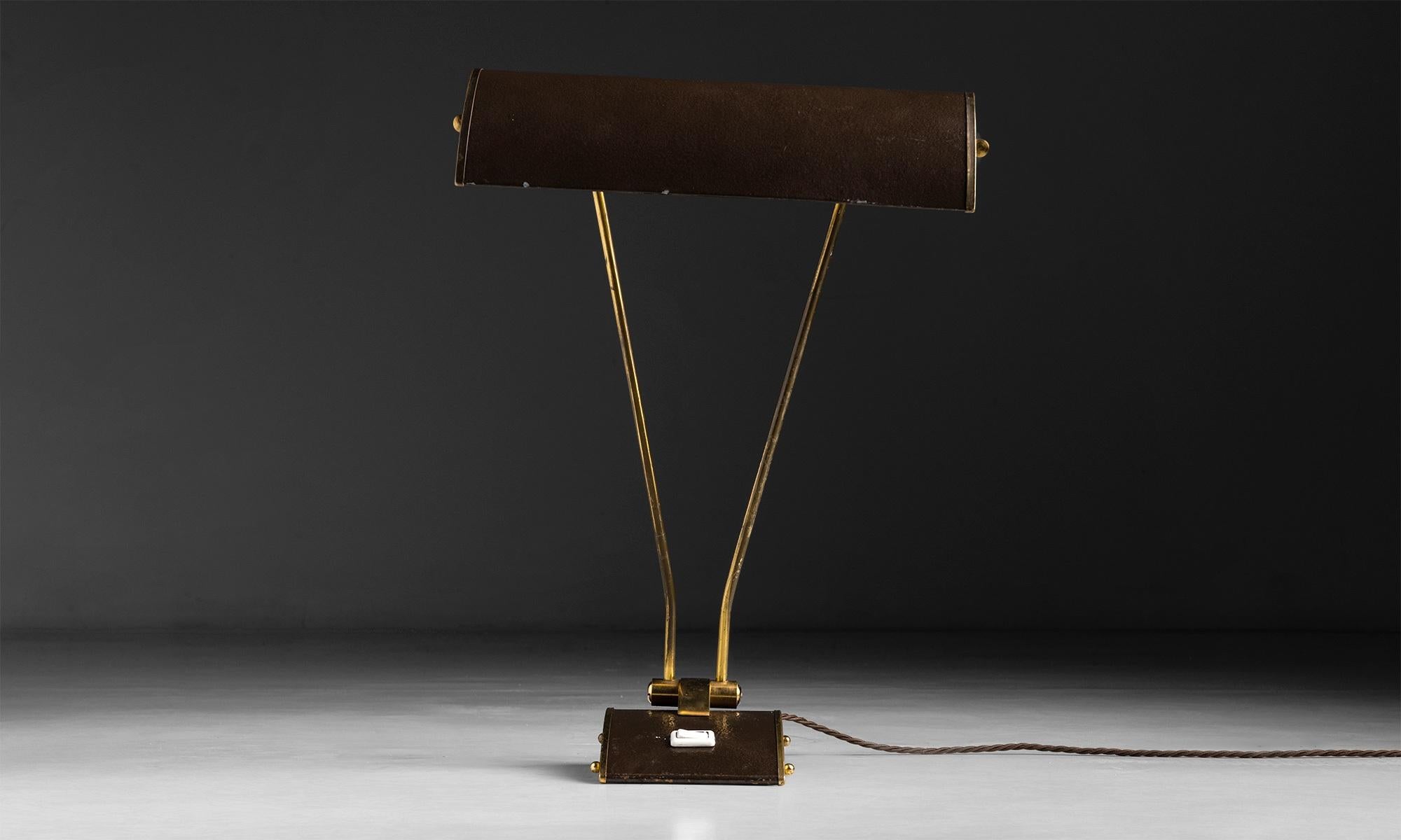 Moderne Schreibtischlampe von Eileen Gray, Frankreich um 1930 (Metall) im Angebot