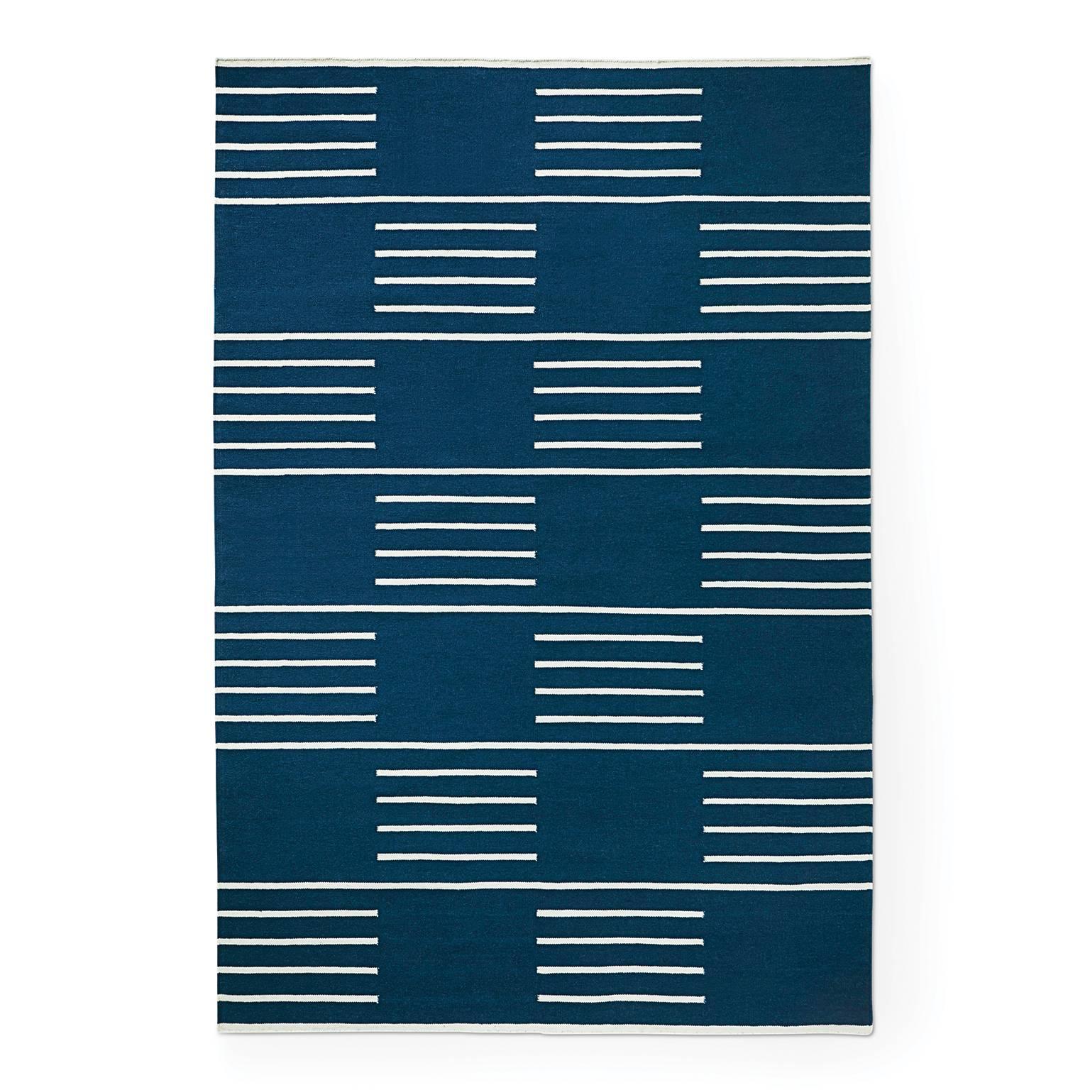 Klassischer blauer/cremefarbener, moderner Dhurrie/Kelim-Teppich in skandinavischem Design