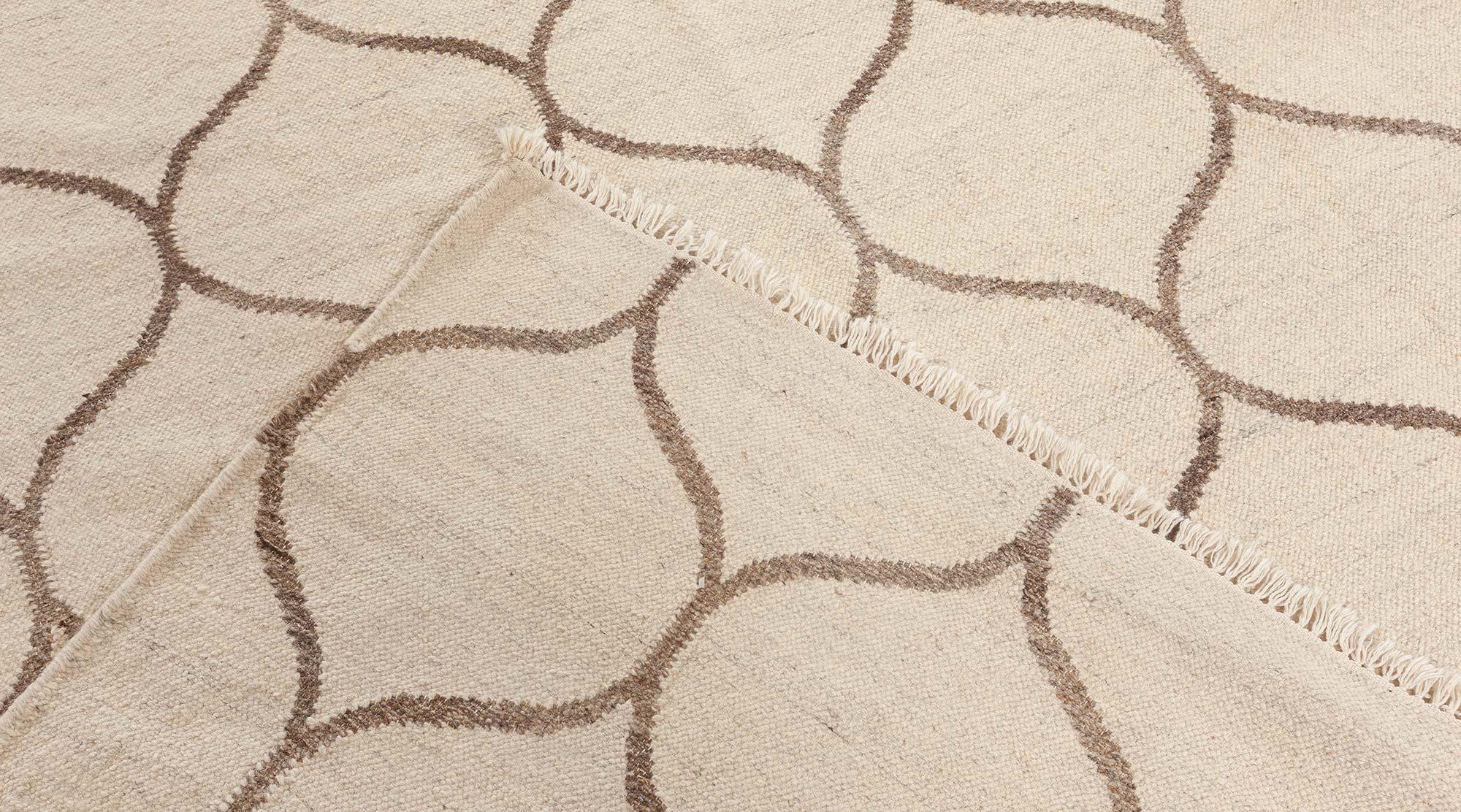 Moderner Teppich im Dhurrie-Stil von Doris Leslie Blau (Wolle) im Angebot