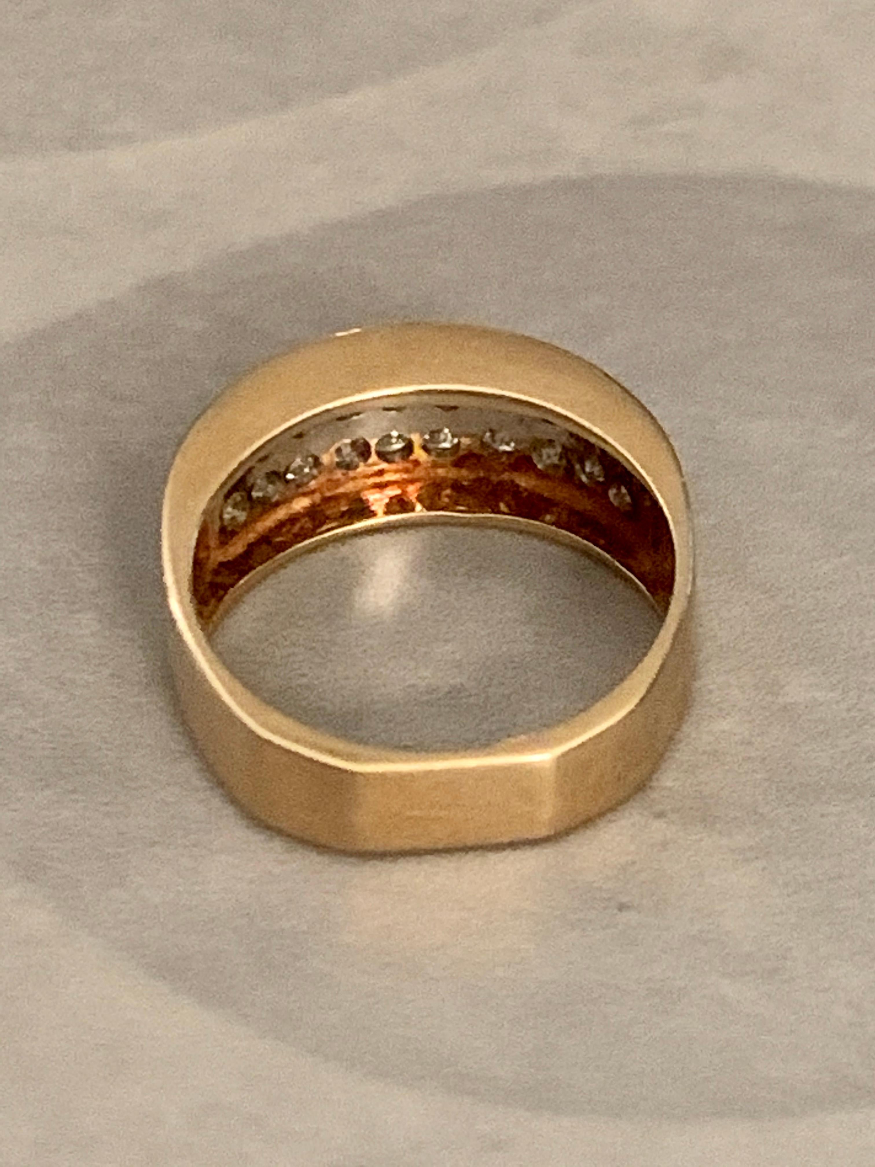 Modern Diamond 14 Karat Yellow Gold Band Ring In Good Condition In St. Louis Park, MN