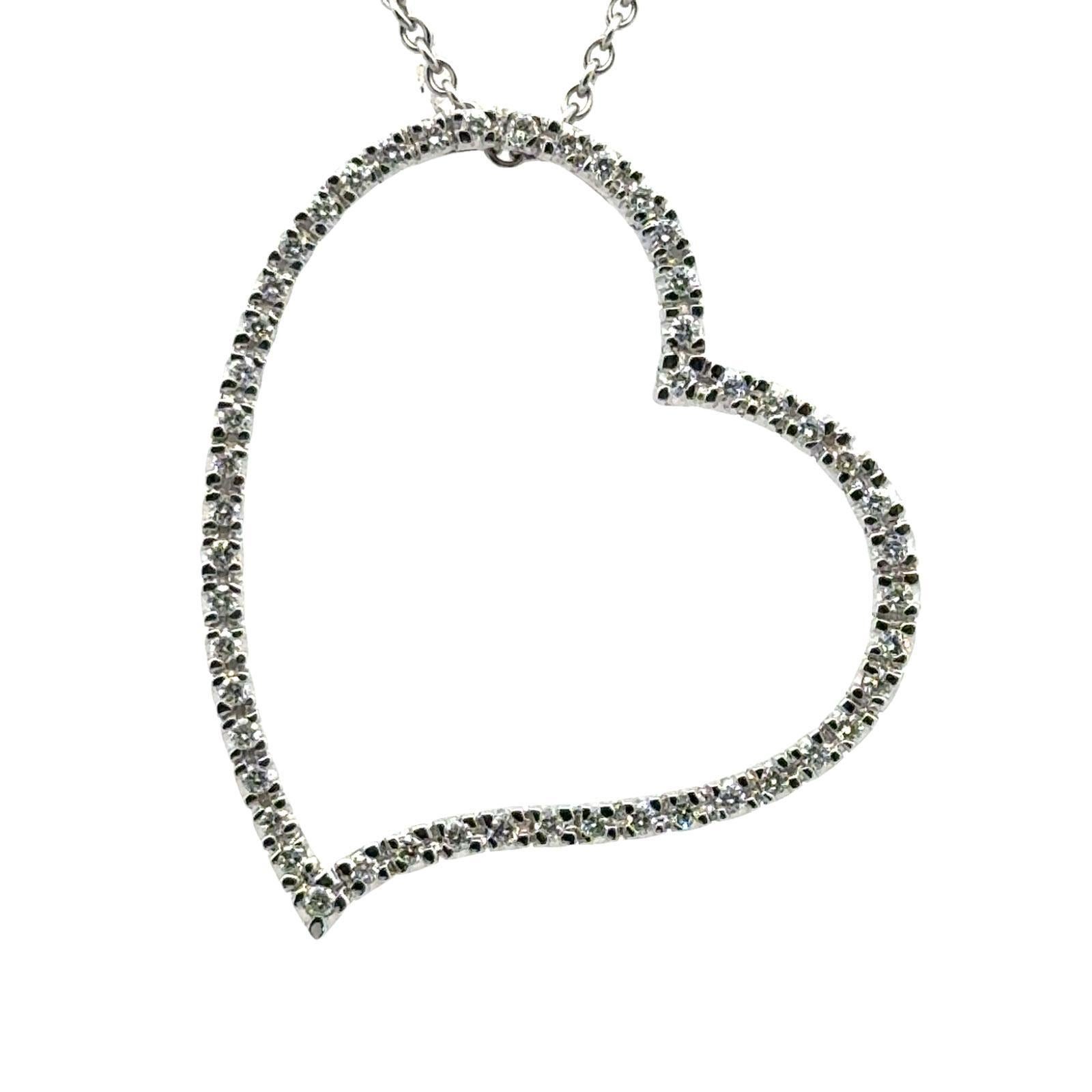 Taille ronde Collier pendentif moderne en or blanc 14 carats avec grand cœur flottant ouvert et diamant en vente