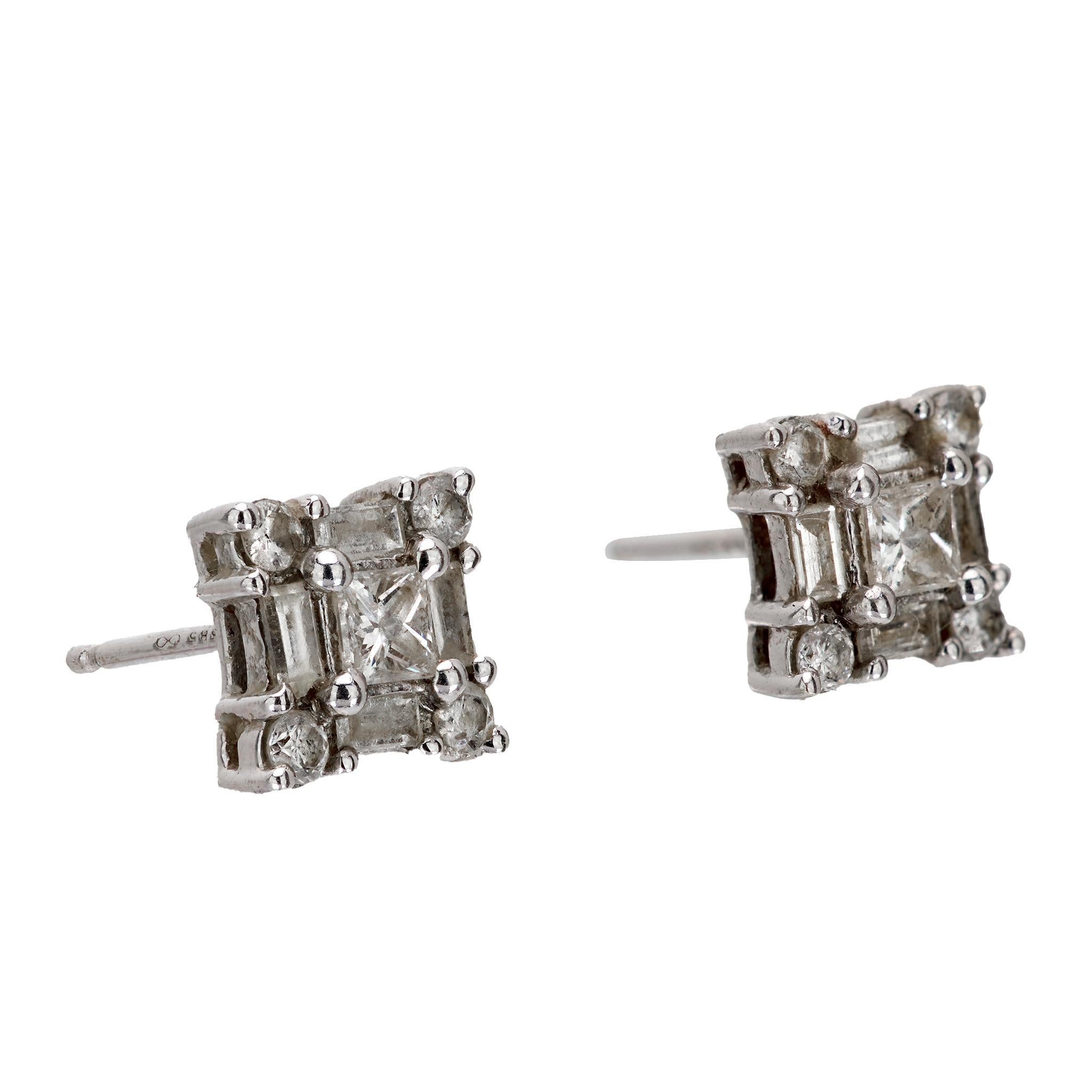 Moderno Borchie quadrate moderne con diamante in oro bianco 14k
