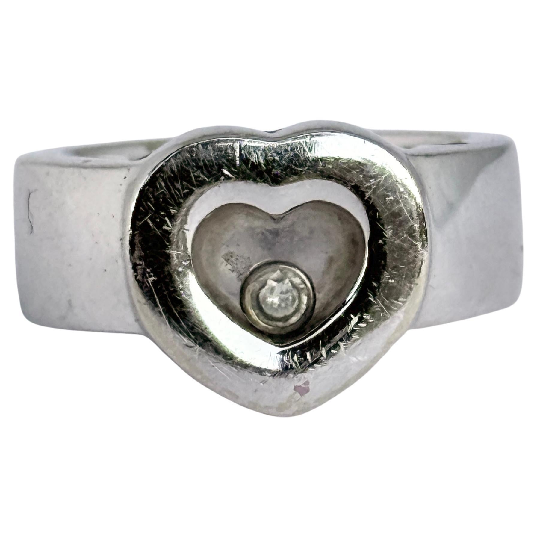 Modern Diamond 18 Carat White Gold Heart Ring For Sale