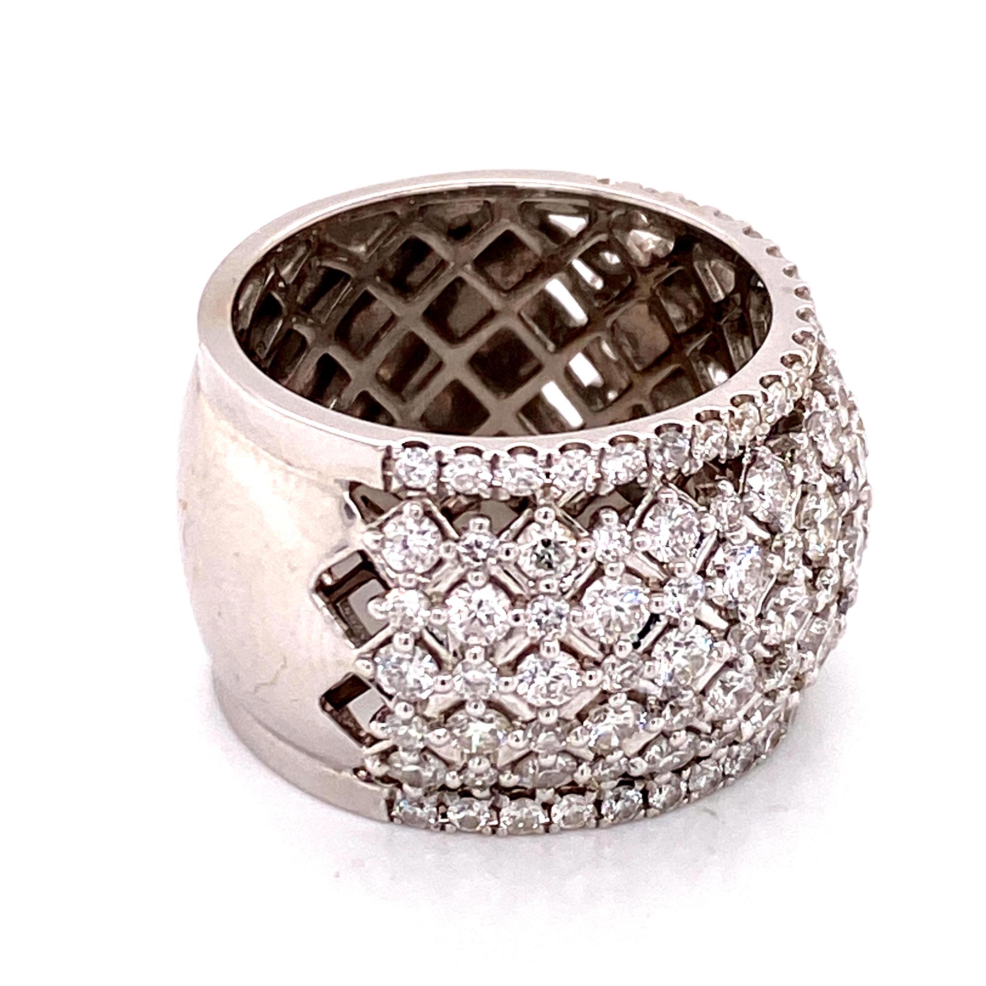Round Cut Modern 4.00 CTW Diamond 18 Karat White Gold Lattice Wide Wedding Band Ring 