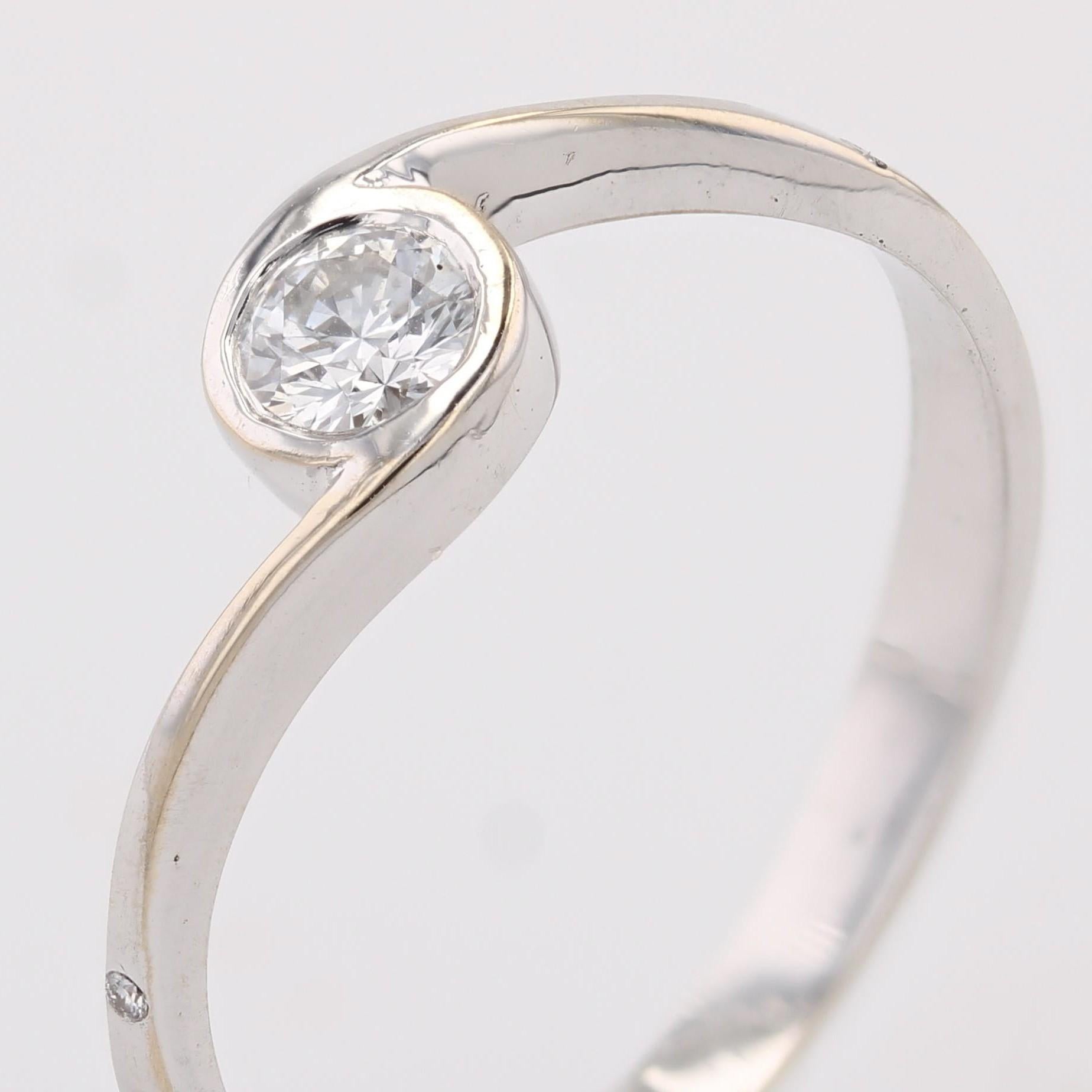 Anello solitario moderno con diamante a vortice in oro bianco 18 carati in vendita 8