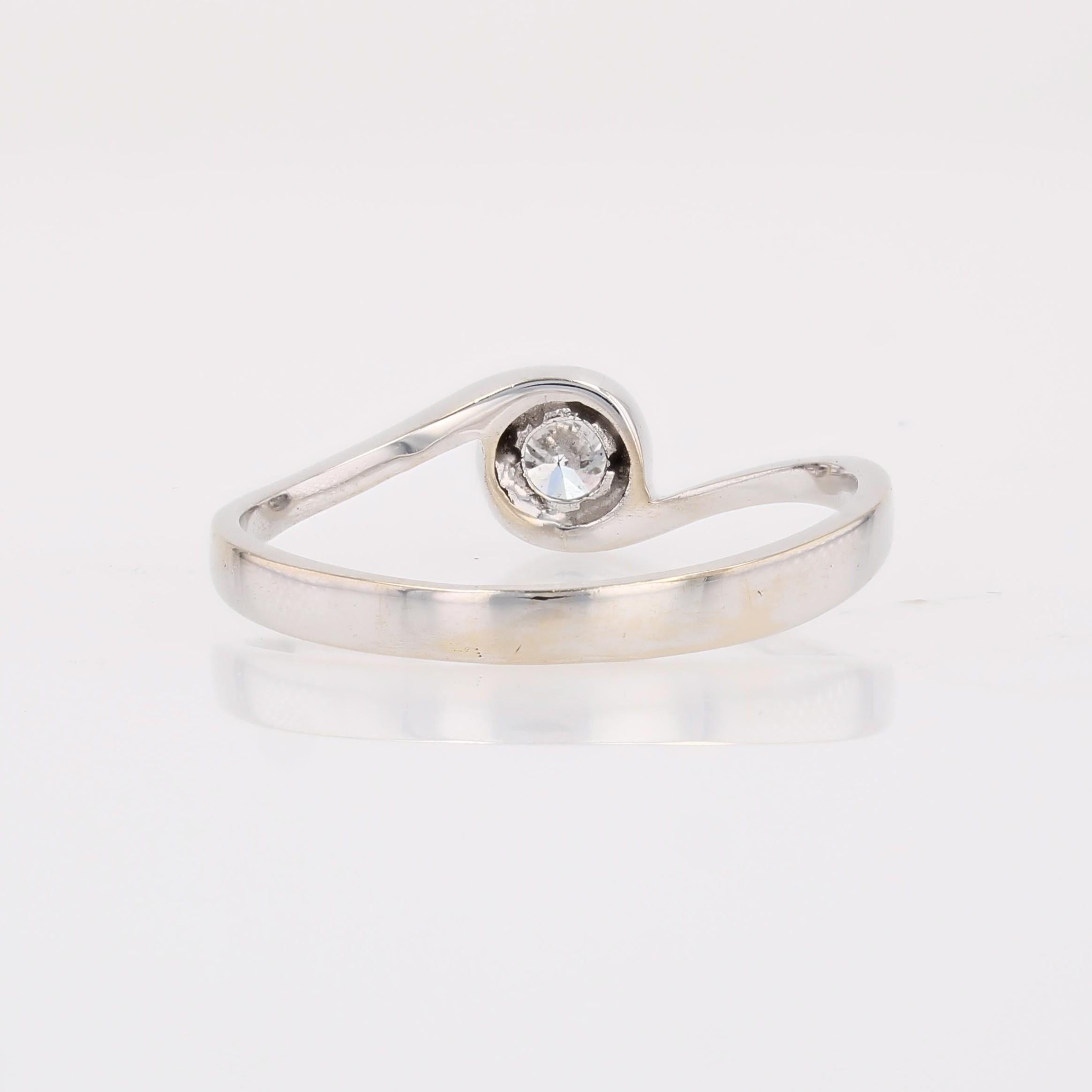 Anello solitario moderno con diamante a vortice in oro bianco 18 carati in vendita 9