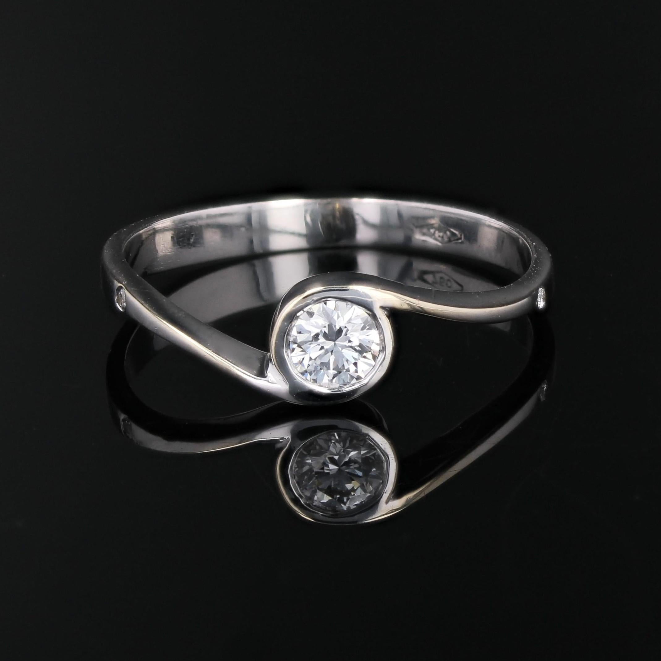 Anello solitario moderno con diamante a vortice in oro bianco 18 carati In condizioni buone in vendita a Poitiers, FR