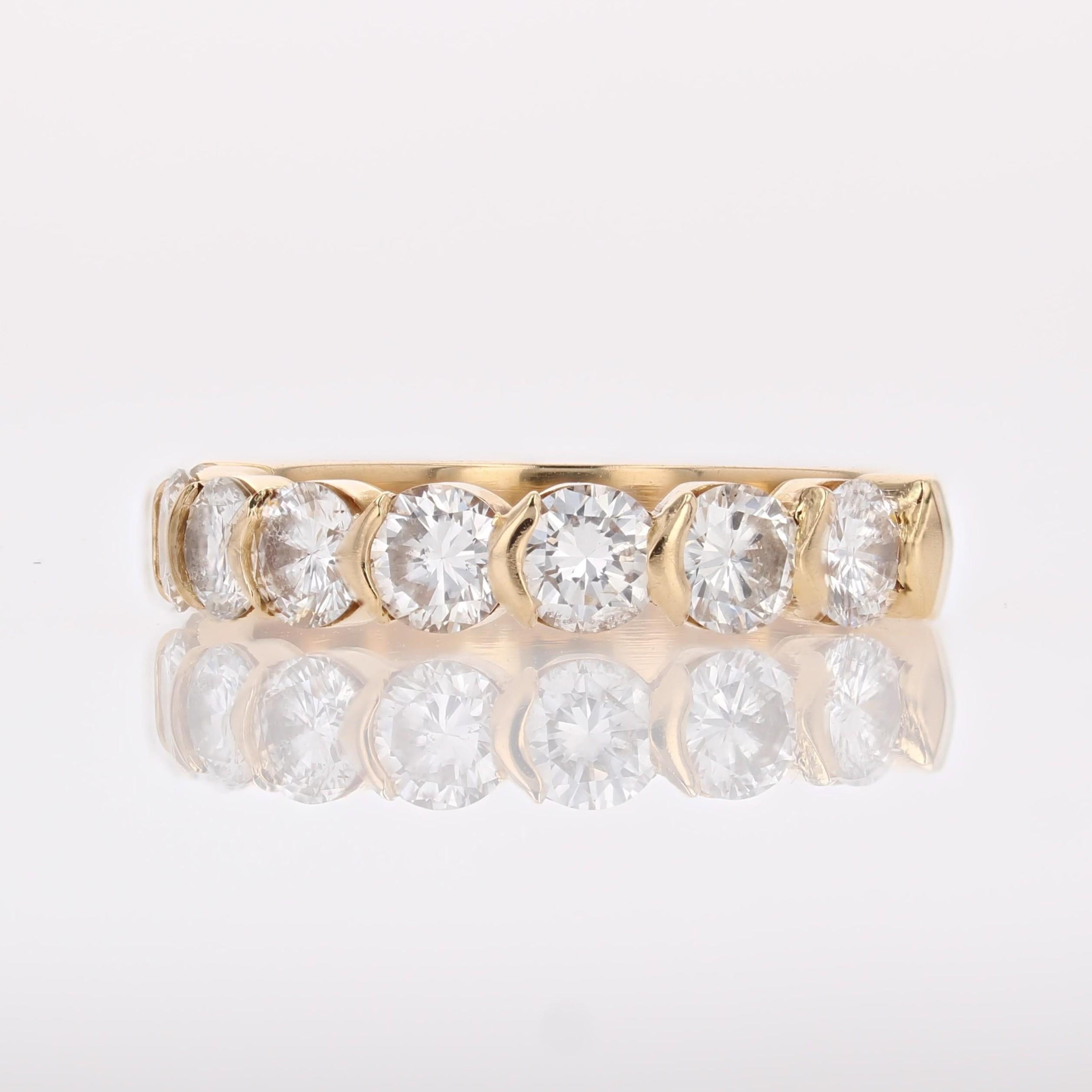 Modern Diamond 18 Karat Yellow Gold Half Wedding Ring in vendita 1