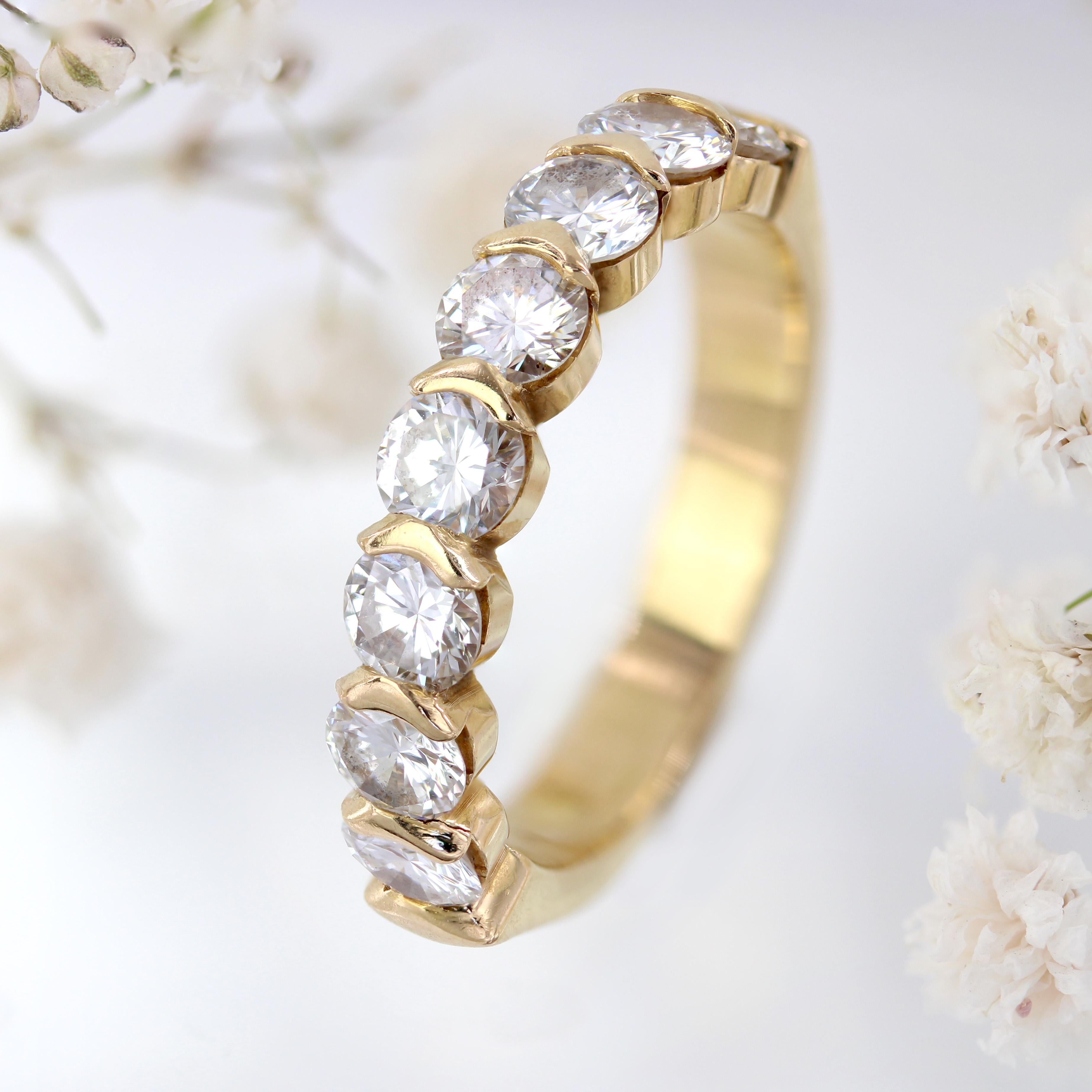 Modern Diamond 18 Karat Yellow Gold Half Wedding Ring in vendita 3