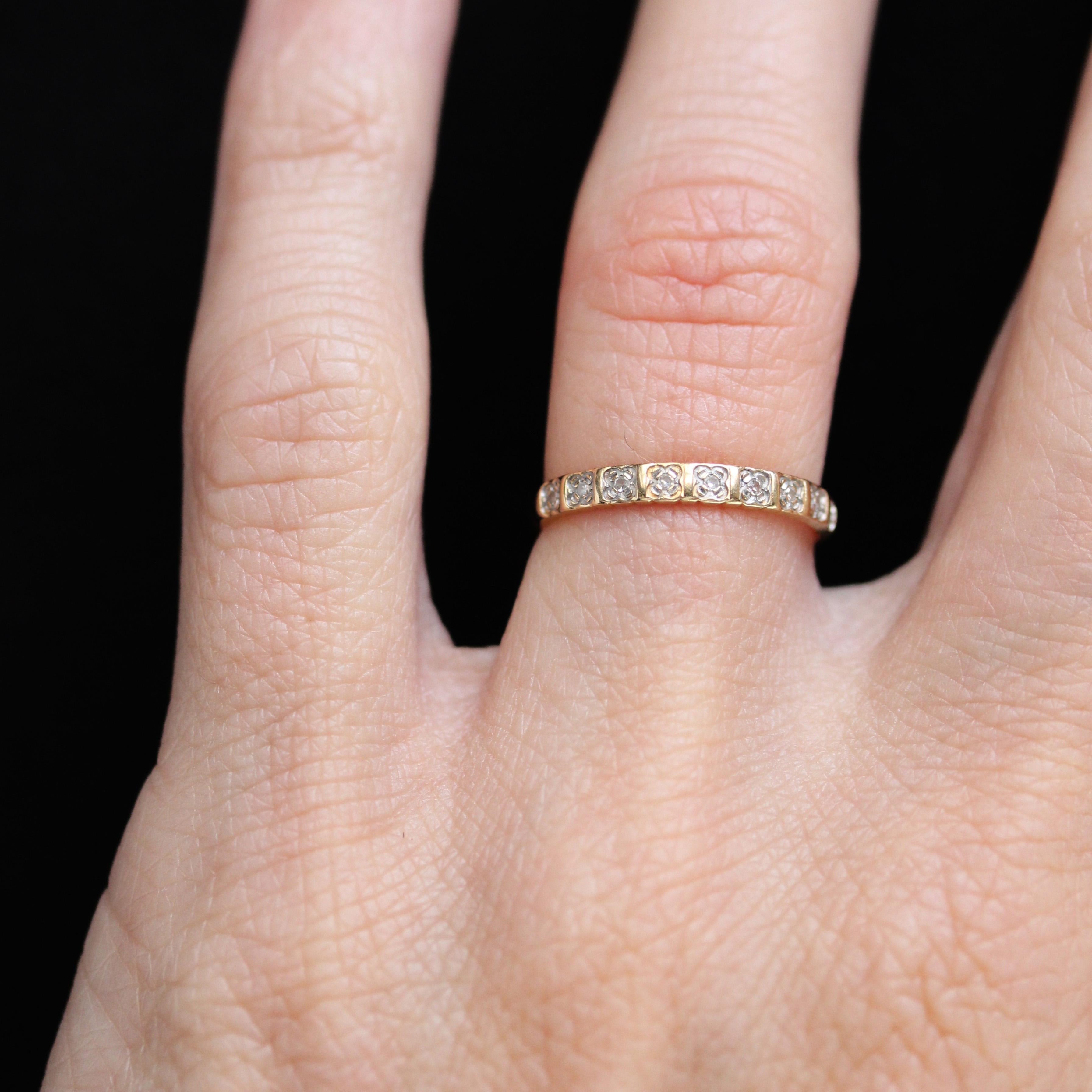 Demi alliance moderne en or jaune 18 carats avec diamant Pour femmes en vente