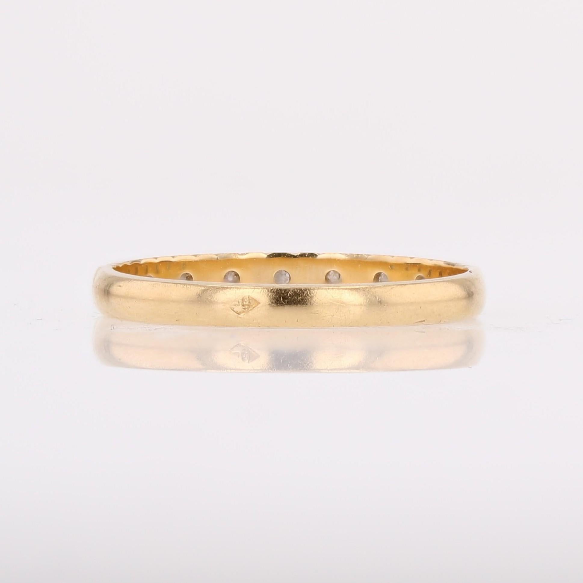 Demi alliance moderne en or jaune 18 carats avec diamant en vente 1