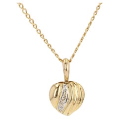 Modern Diamond 18 Karat Yellow Gold Heart Shape Pendant Necklace