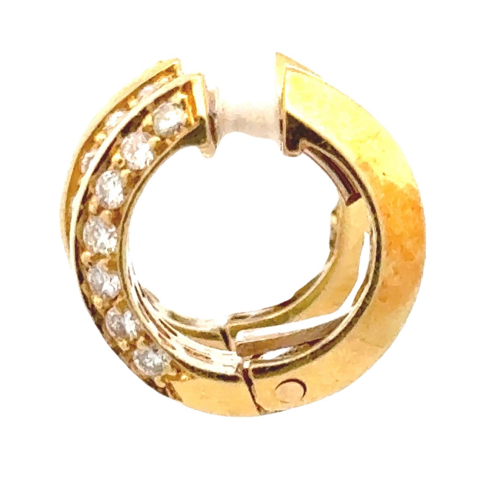 Créoles modernes Huggie en or jaune 18 carats et diamants en vente 1