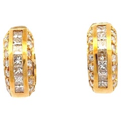 Modern Diamond 18 Karat Yellow Gold Huggie Hoop Earrings