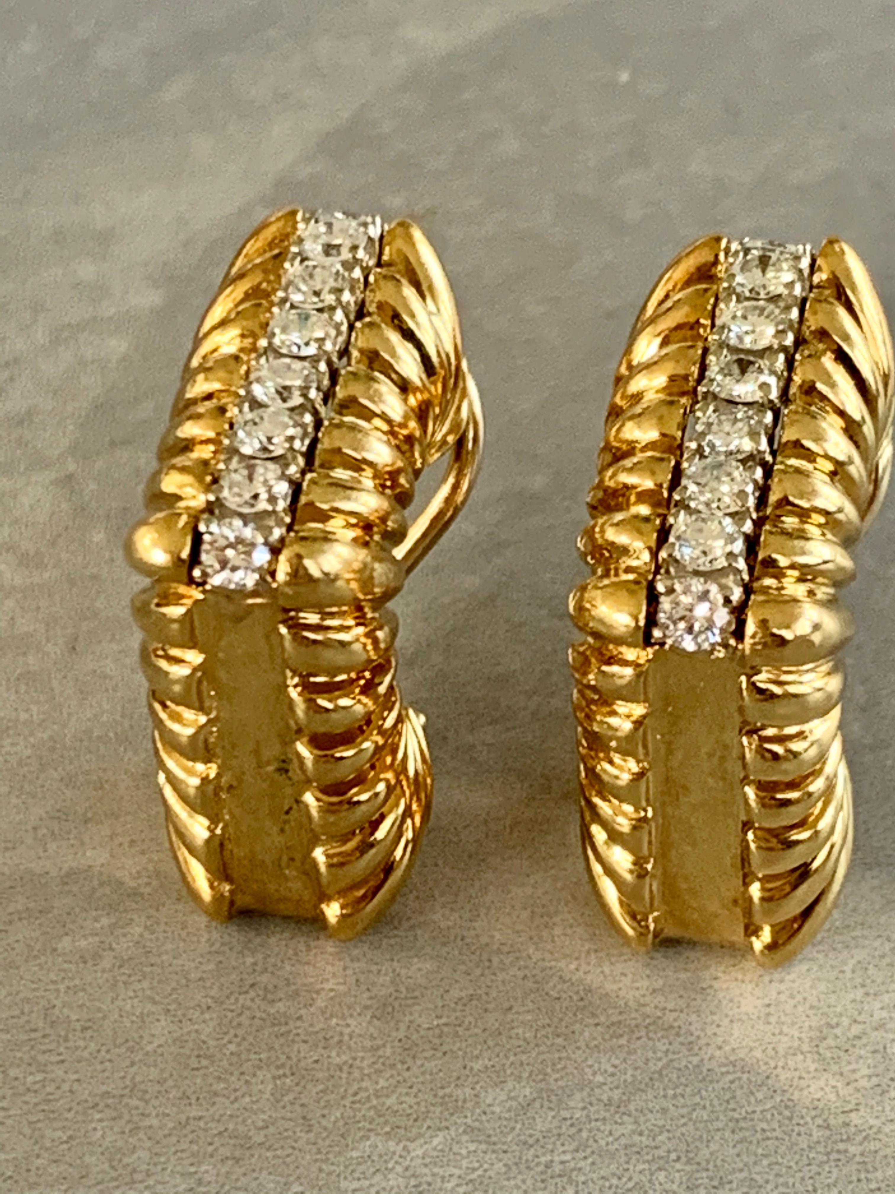 These fantastic earrings which are accented by a total of 20 round, brilliant cut Diamonds (10 per earring) totaling approximately 2ctw.  The closure is a lever back with post for pierced ears. 

Diamond grades: Vs(2)-SI(1)/G
Measurement: 1