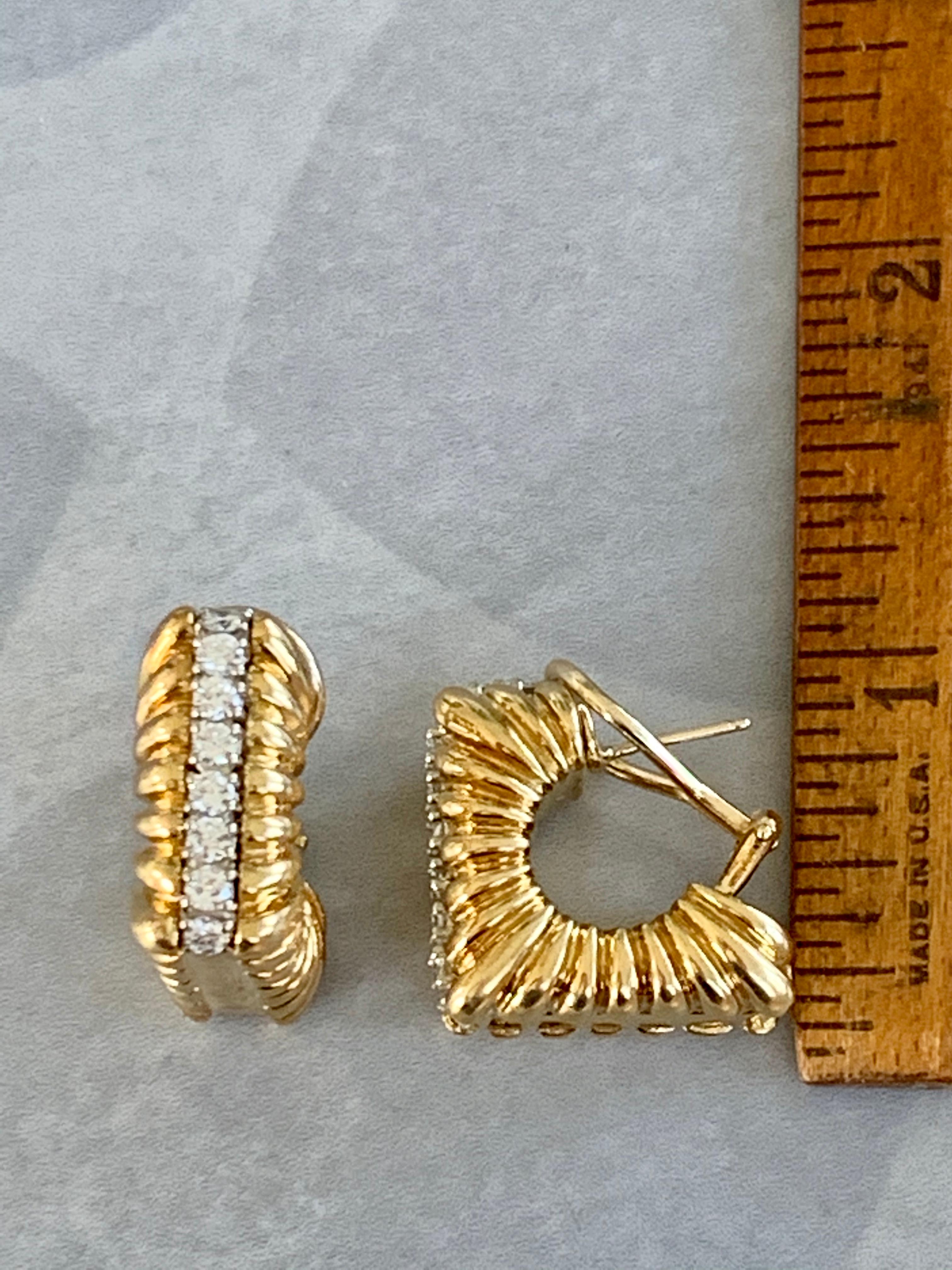 Modern Diamond 18 Karat Yellow Gold Lever Back Pierced Square Earrings 2