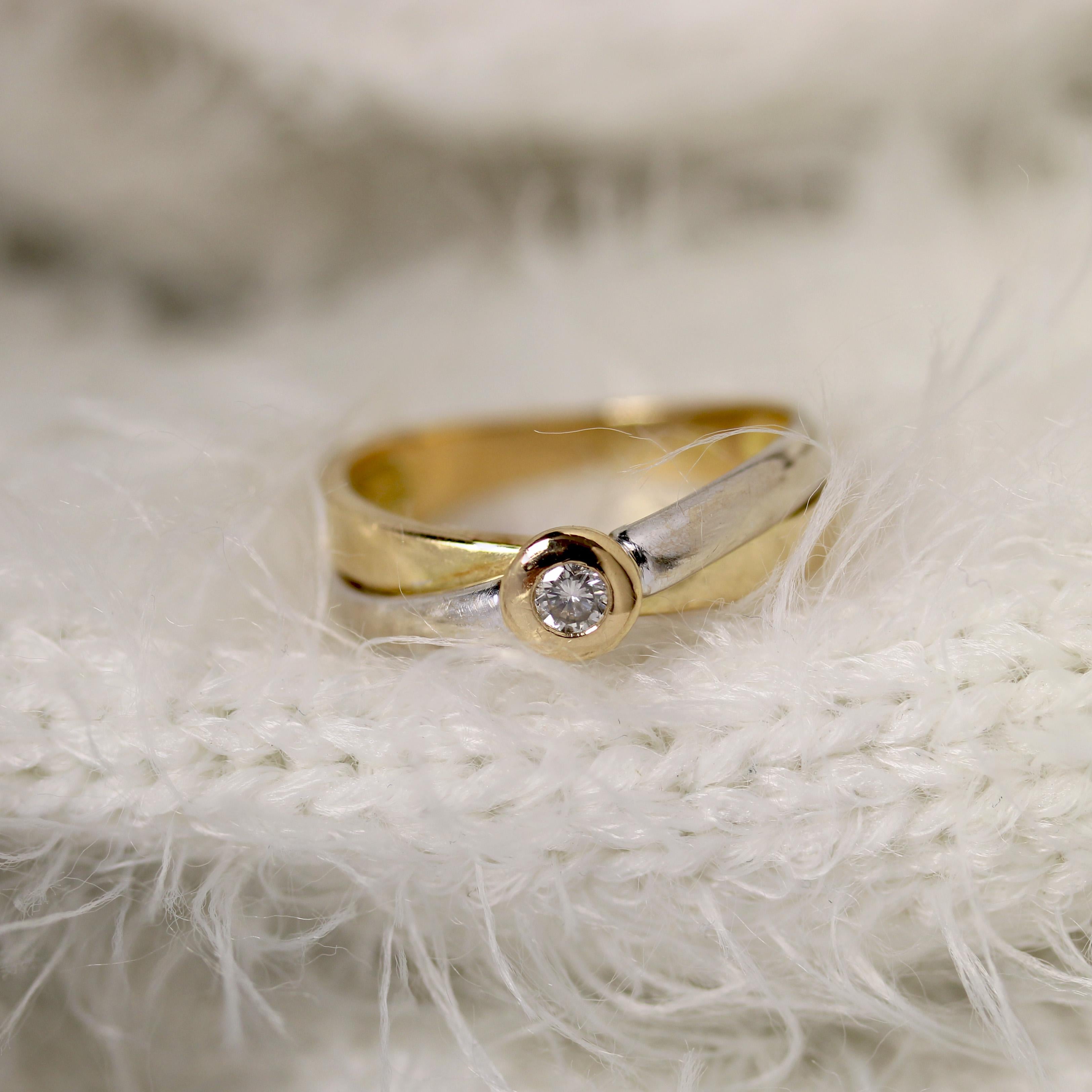 Brilliant Cut Modern Diamond 18 Karat Yellow White Gold Interlaced Ring For Sale