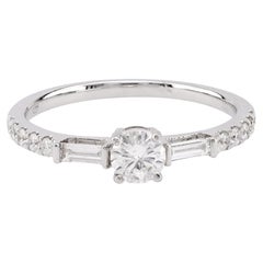 Anello di fidanzamento moderno con diamante in oro bianco 18 carati