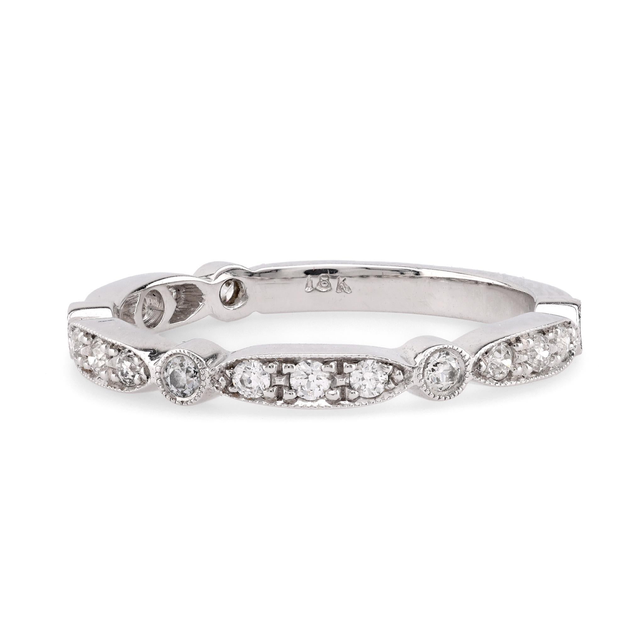 Moderner Diamant-Eternity-Ring aus 18 Karat Weißgold (Alteuropäischer Schliff)