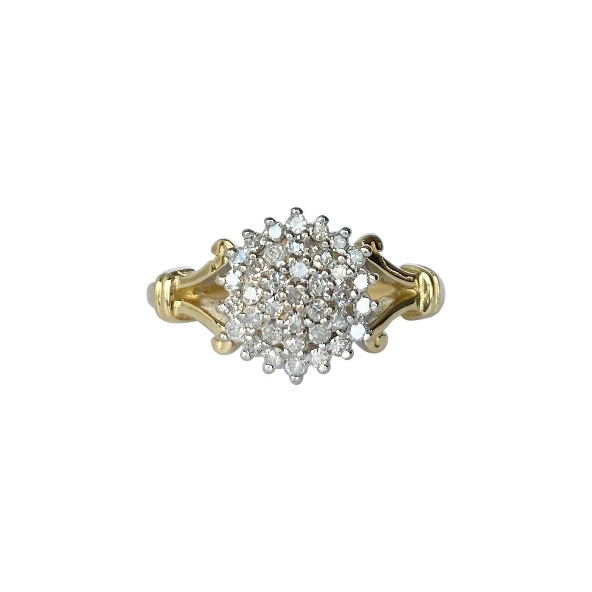 Modern Diamond and 18 Carat Gold Cluster Ring For Sale