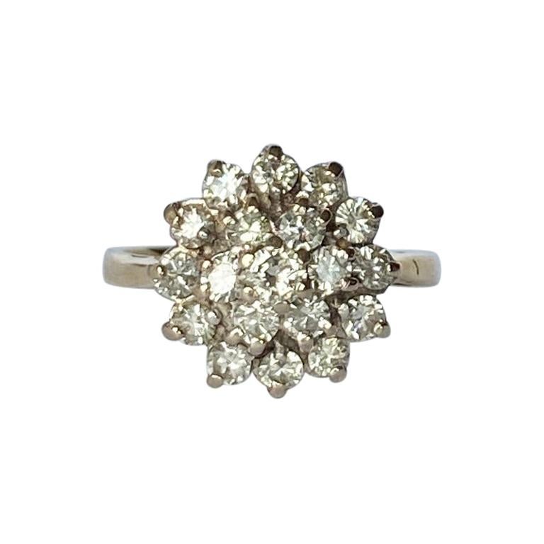 Modern Diamond and 18 Carat Gold Cluster Ring For Sale