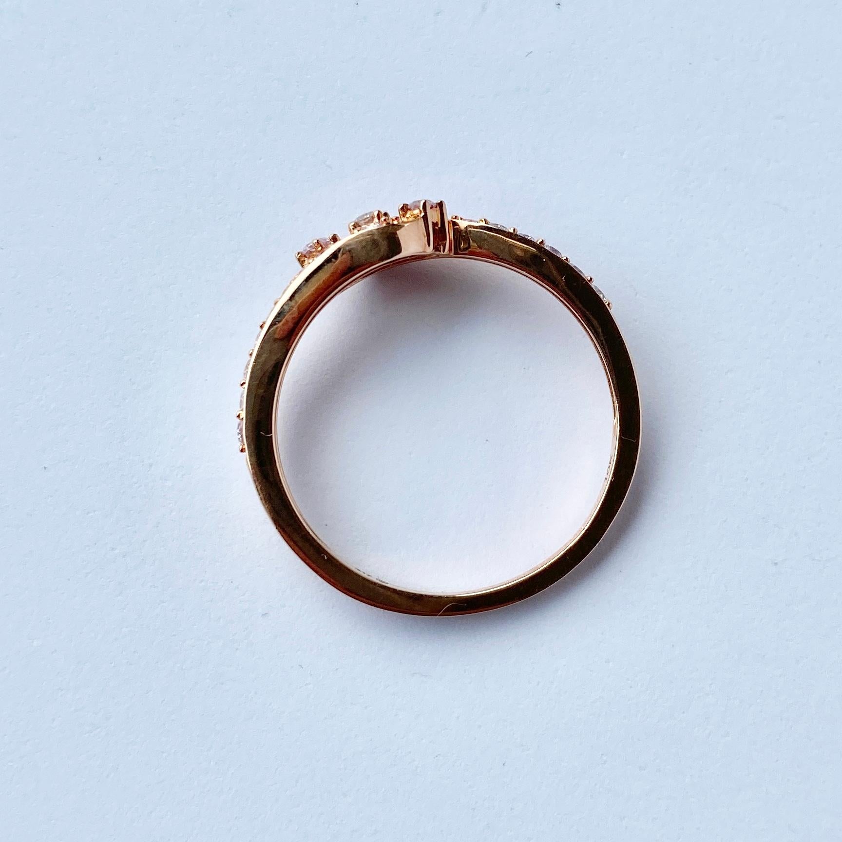 This gorgeous ring features a cross over design and has shimmering diamonds set within the 9ct rose gold. The diamonds total approx 70pts.

Ring Size: S or 9

Weight:2.3g