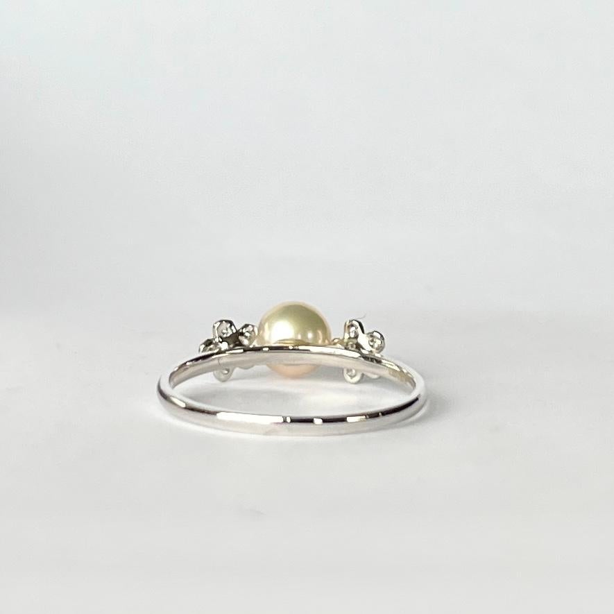 Modern Diamond and Pearl 18 Carat White Gold Ring 1