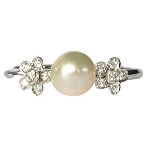 Modern Diamond and Pearl 18 Carat White Gold Ring