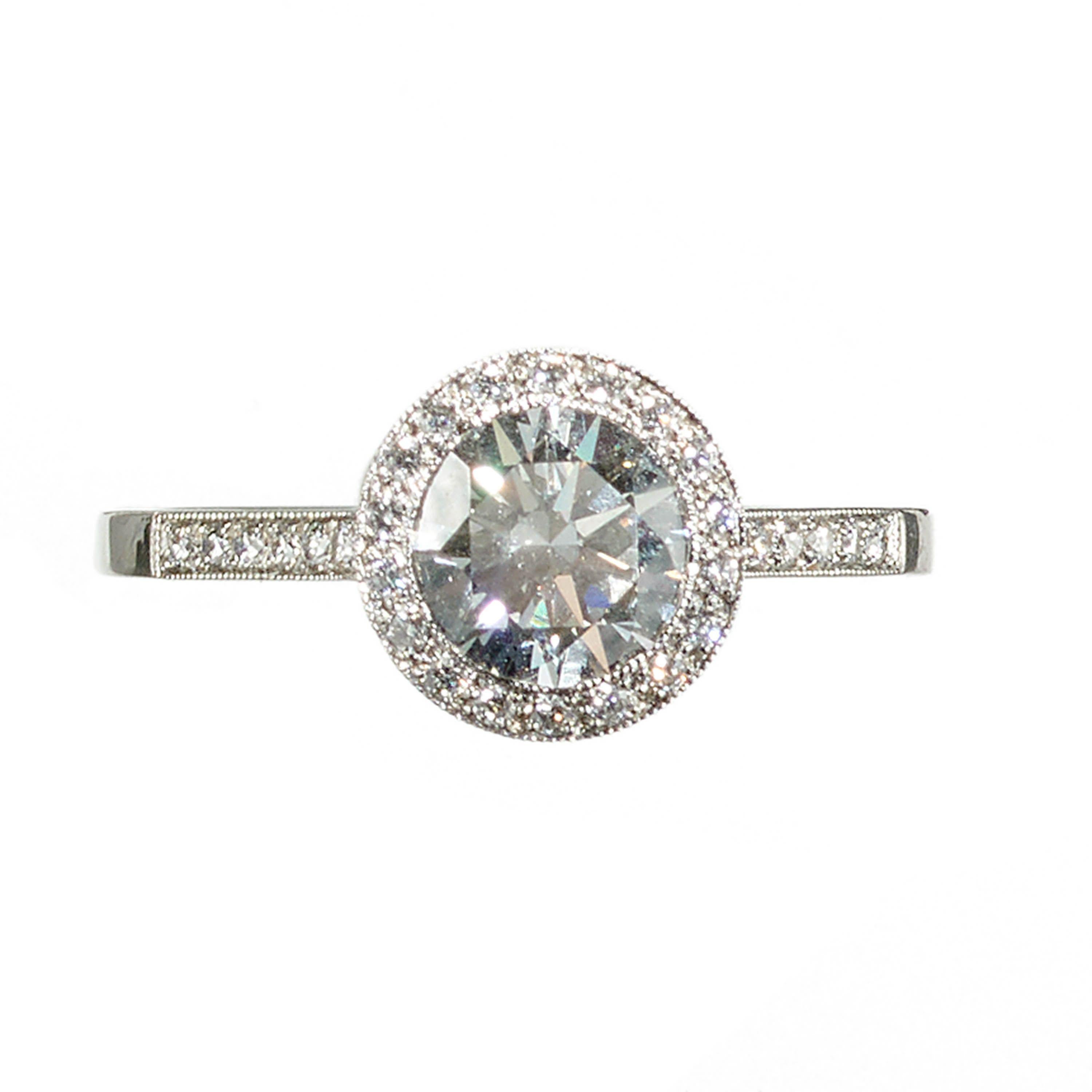 Taglio brillante Anello moderno con diamante e aureola in platino, 1,00 carati in vendita
