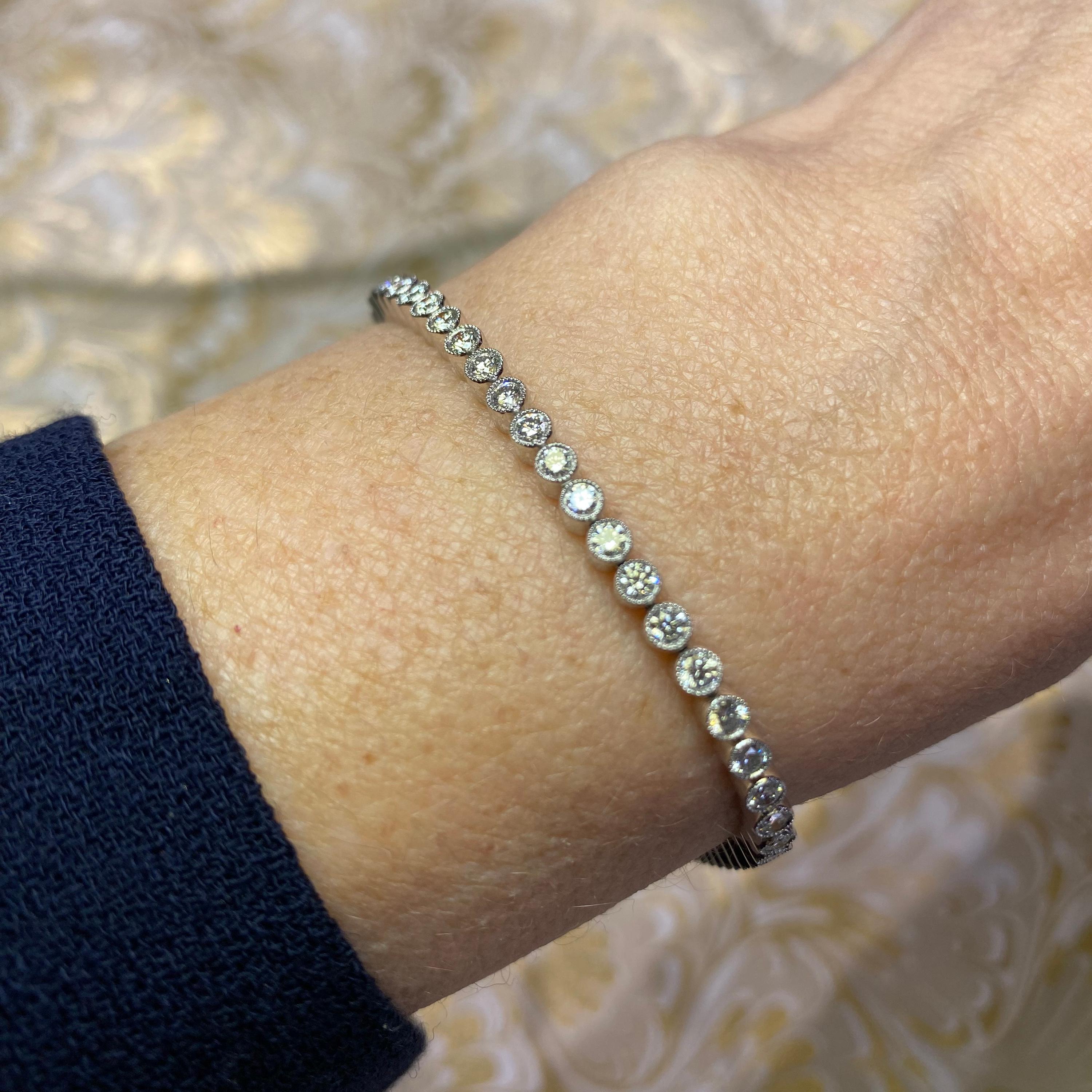 Pulsera moderna de diamantes y línea de platino, 1,92 quilates Moderno en venta