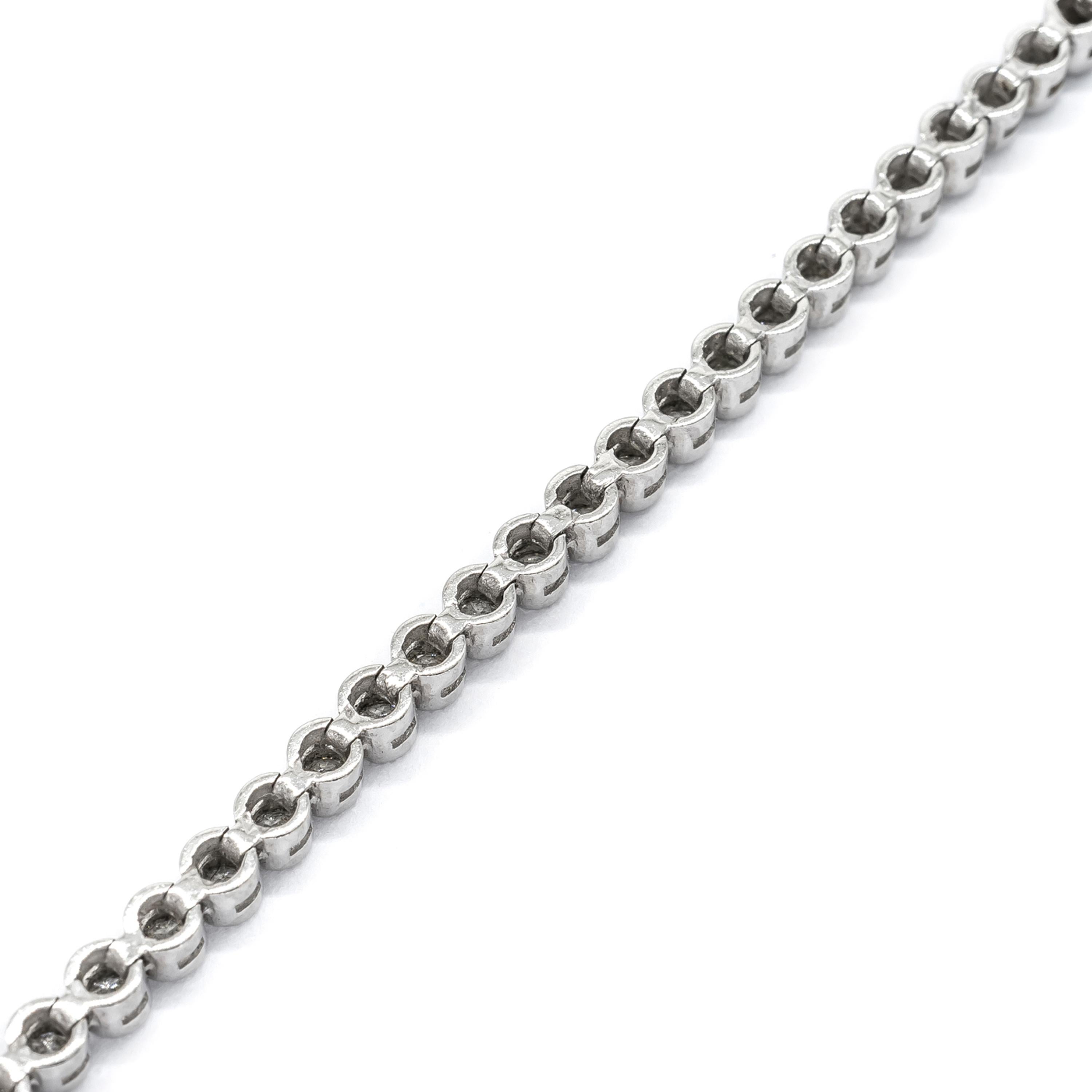 Femenino o masculino Pulsera moderna de diamantes y línea de platino, 1,92 quilates en venta