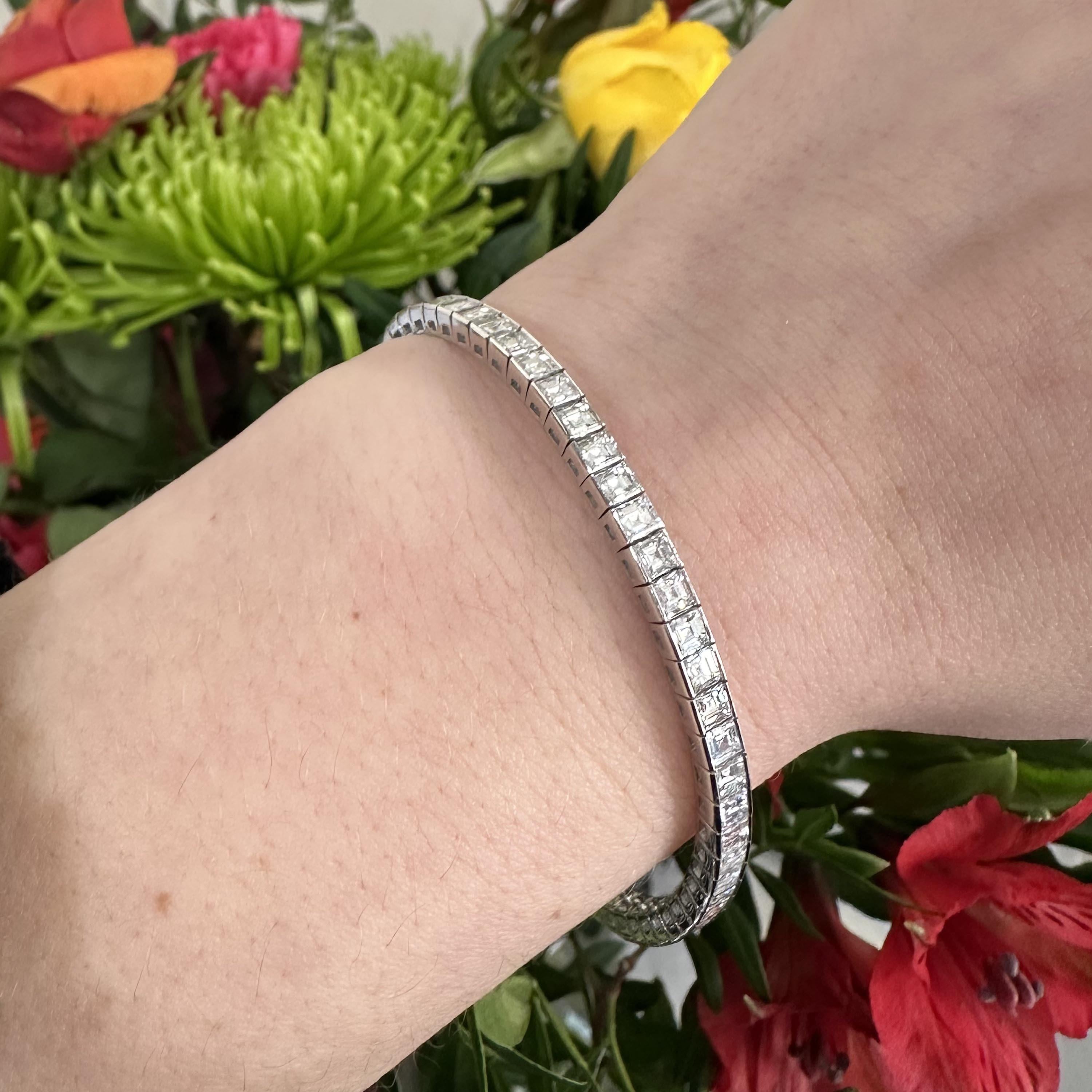 Modern Diamond and Platinum Line Bracelet, 8.40 Carats In Excellent Condition For Sale In London, GB