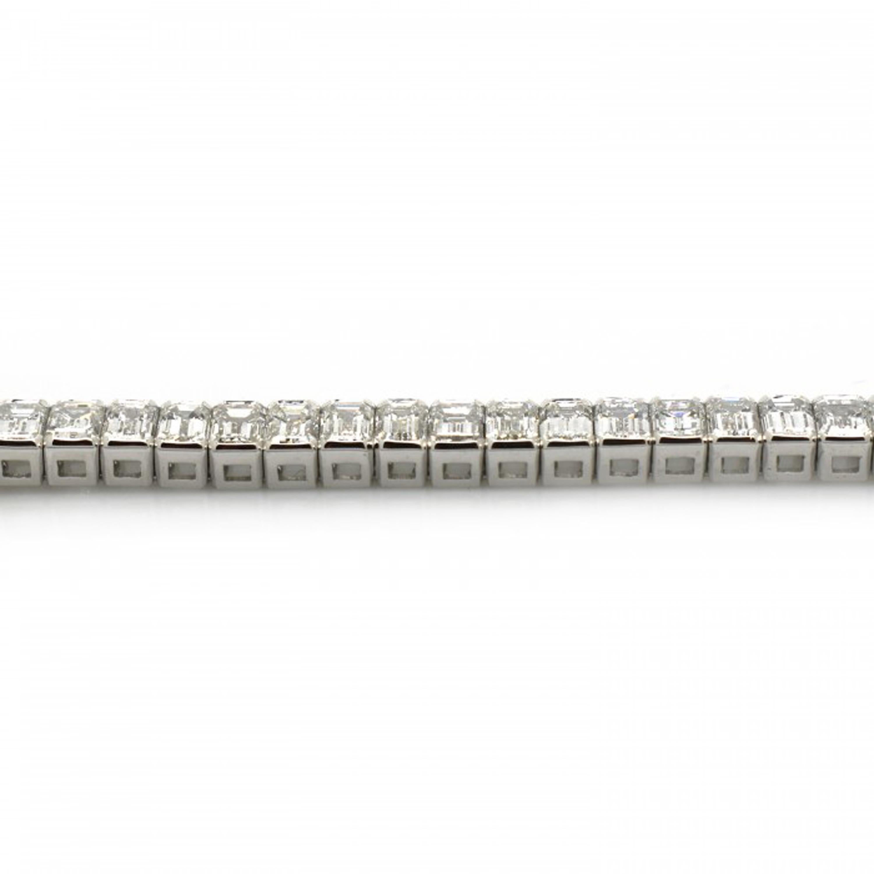 Modern Diamond and Platinum Line Bracelet In New Condition In London, GB