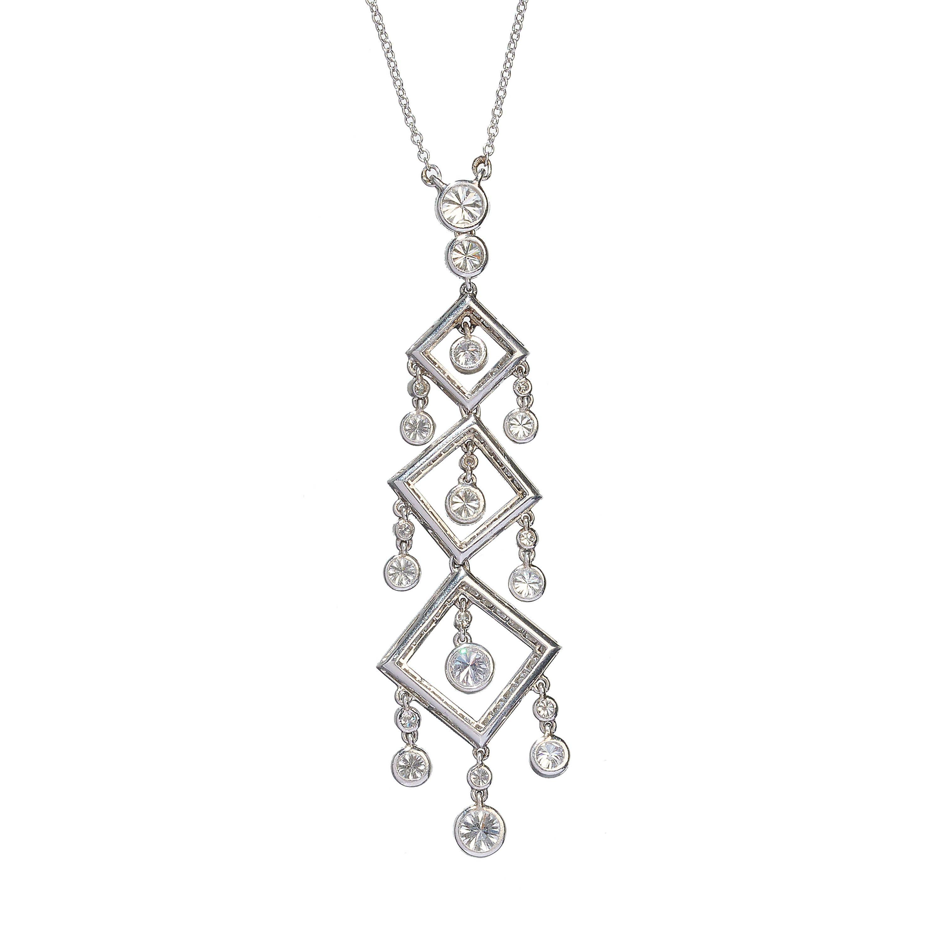 Modern Diamond and Platinum Pendant, 2.73 Carats In Good Condition For Sale In London, GB