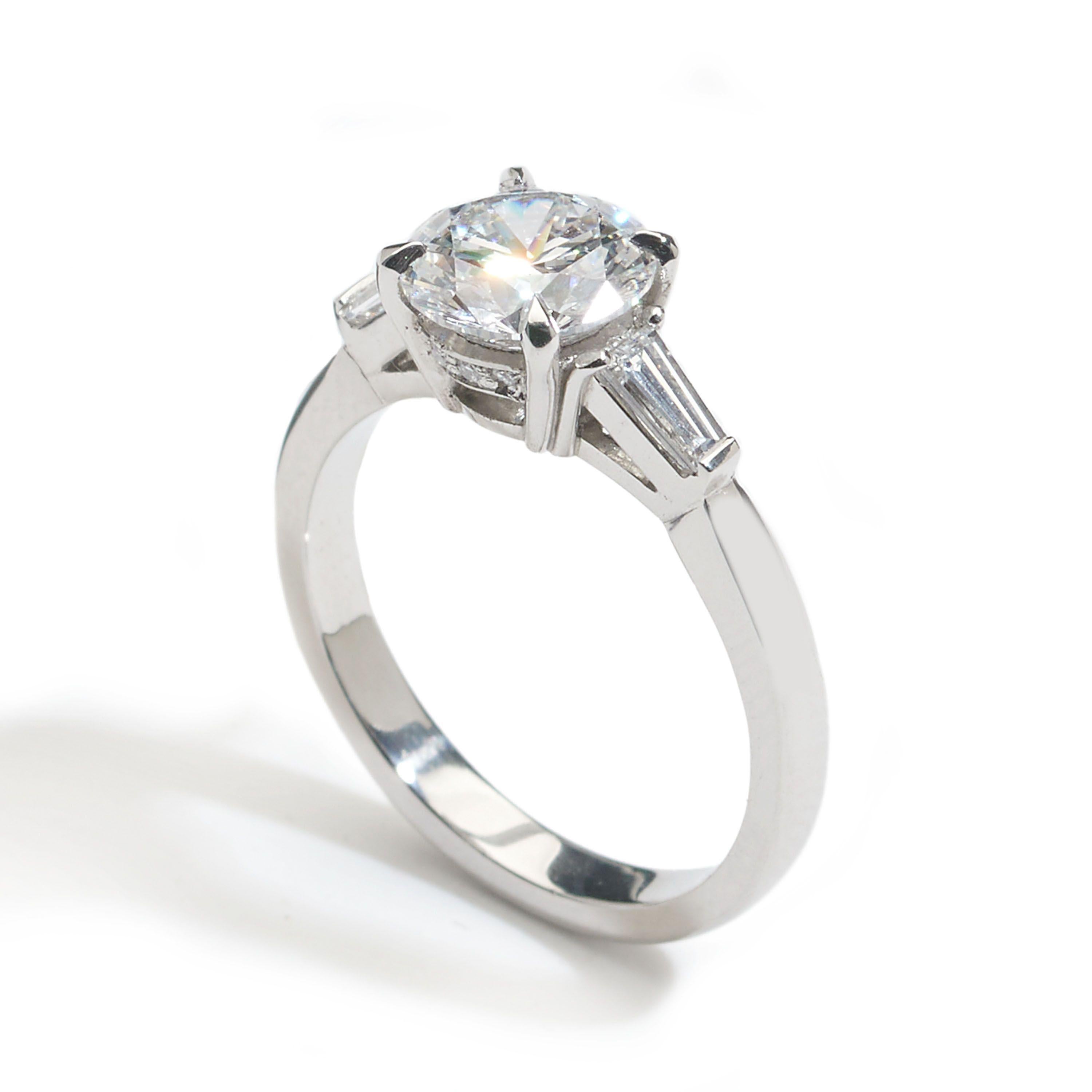 Brilliant Cut Modern Diamond and Platinum Solitaire Ring, 1.55 Carats For Sale