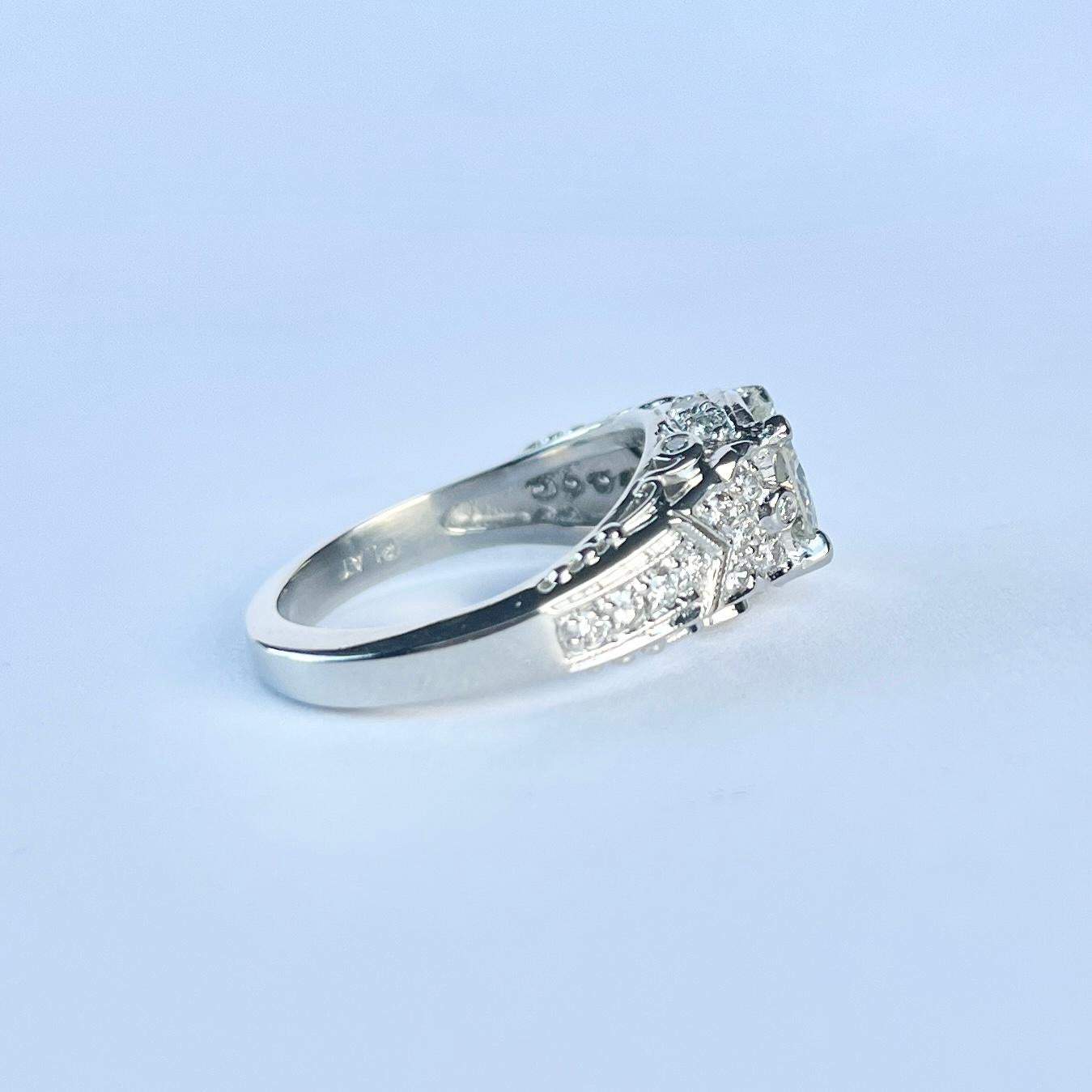 Bague solitaire moderne en platine en vente 1