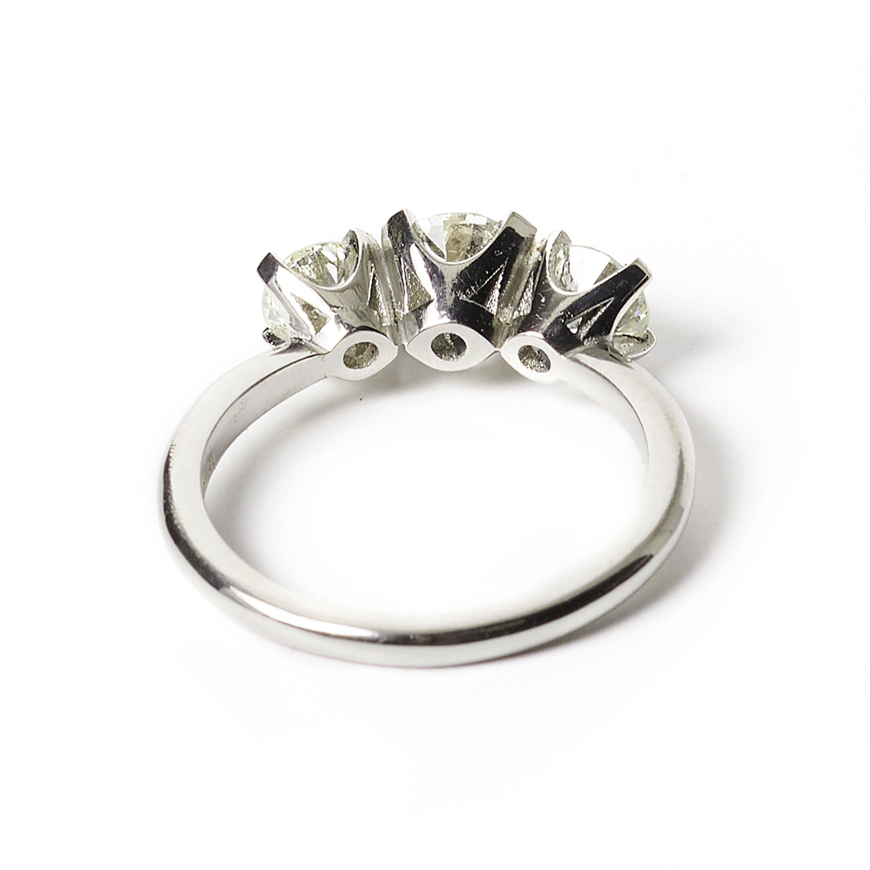 Modern Diamond and Platinum Three Stone Ring, 1.55ct In New Condition For Sale In London, GB