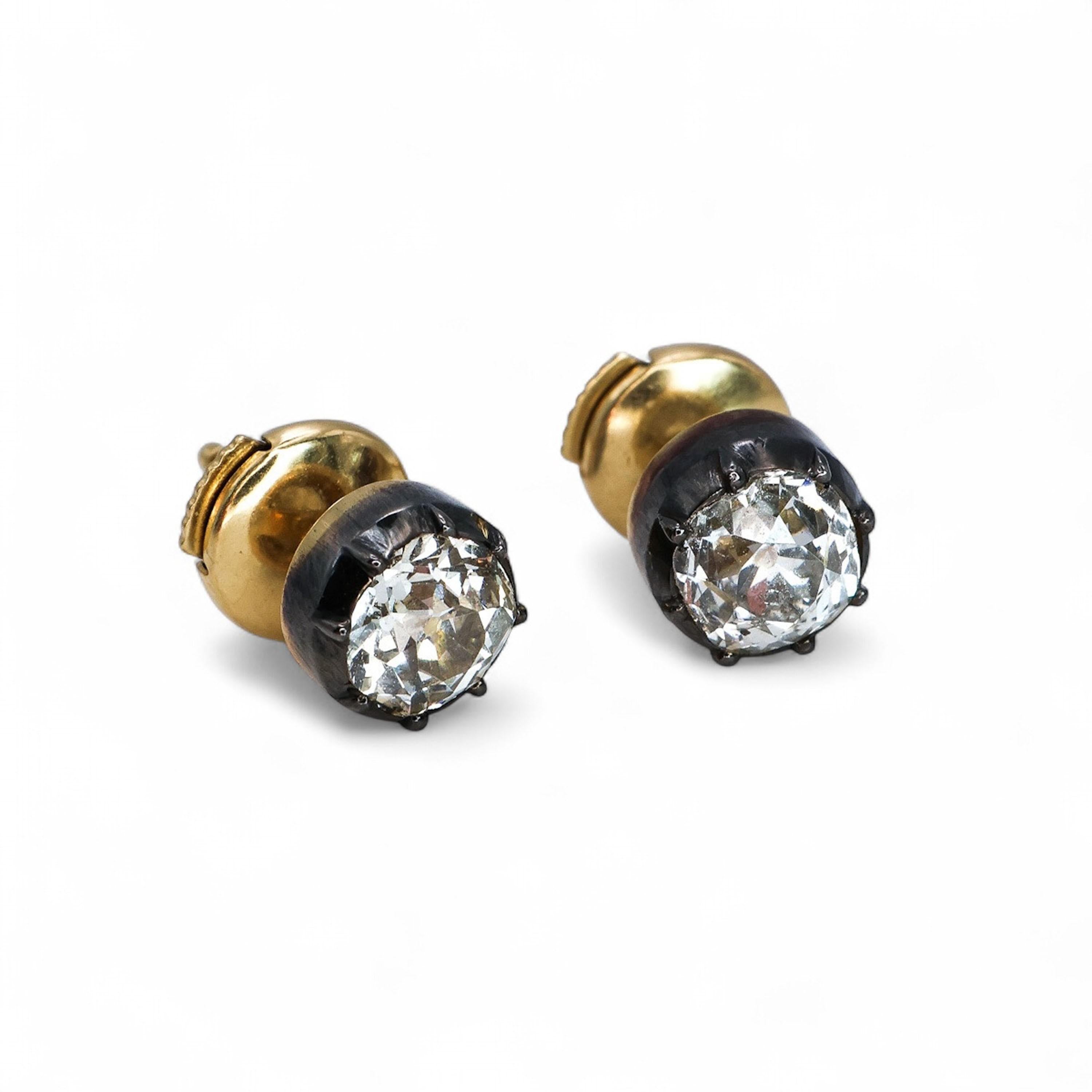 Taille vieille mine Modern Diamond and Silver Upon Gold Stud Earrings, 1.53 Carats en vente